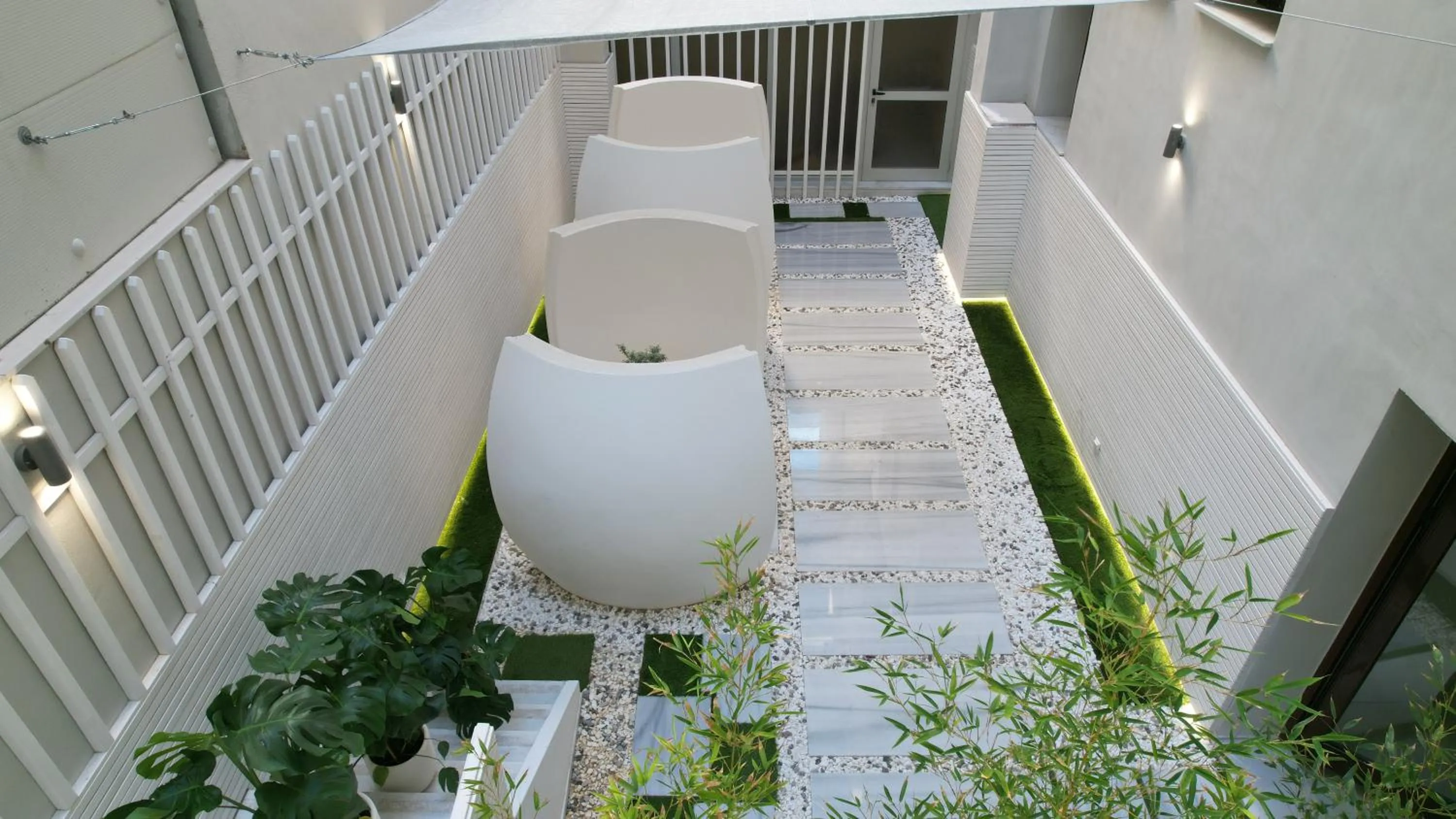 Garden in CC LUX Suites in Piraeus Port