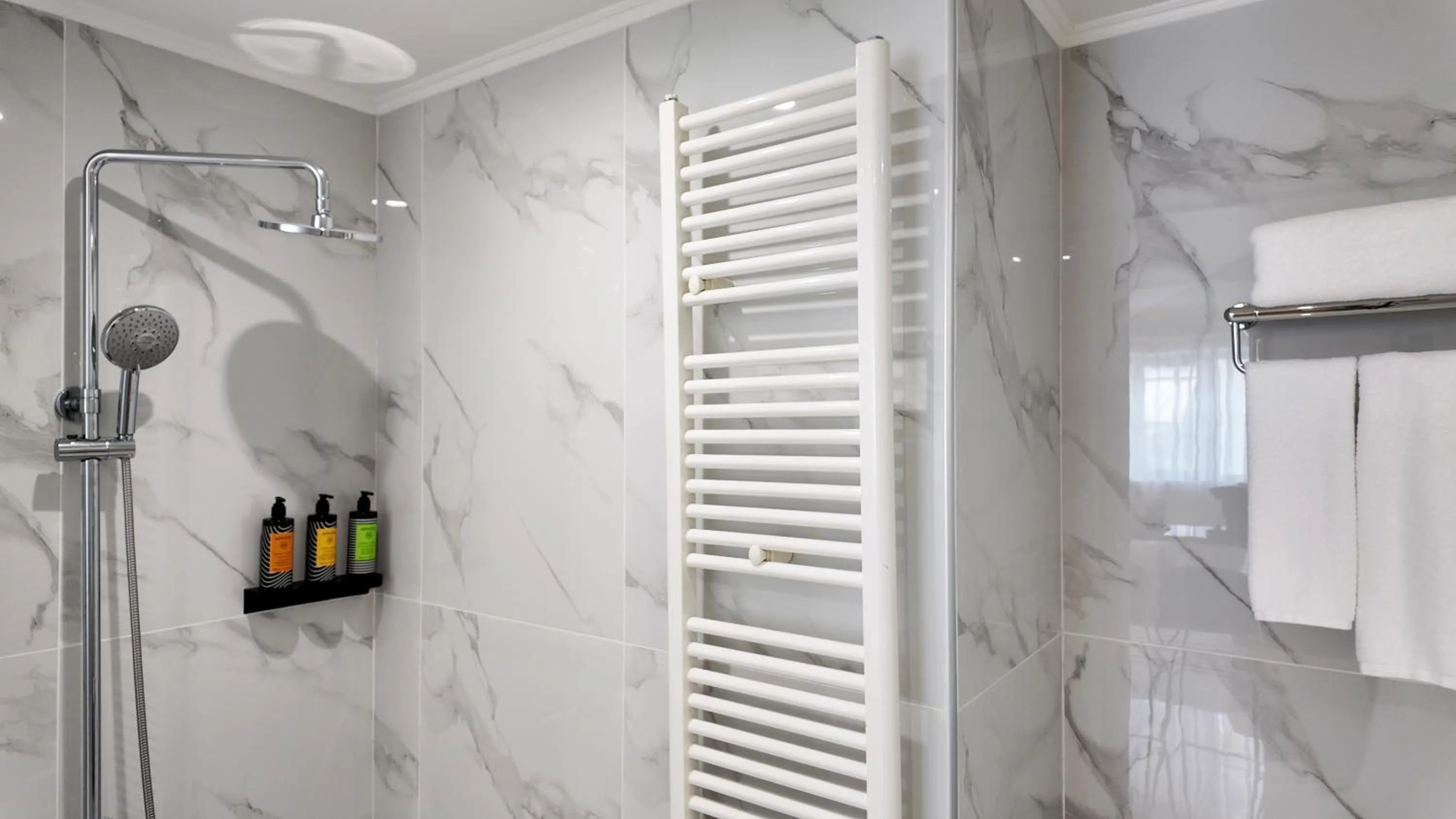 Shower in CC LUX Suites in Piraeus Port