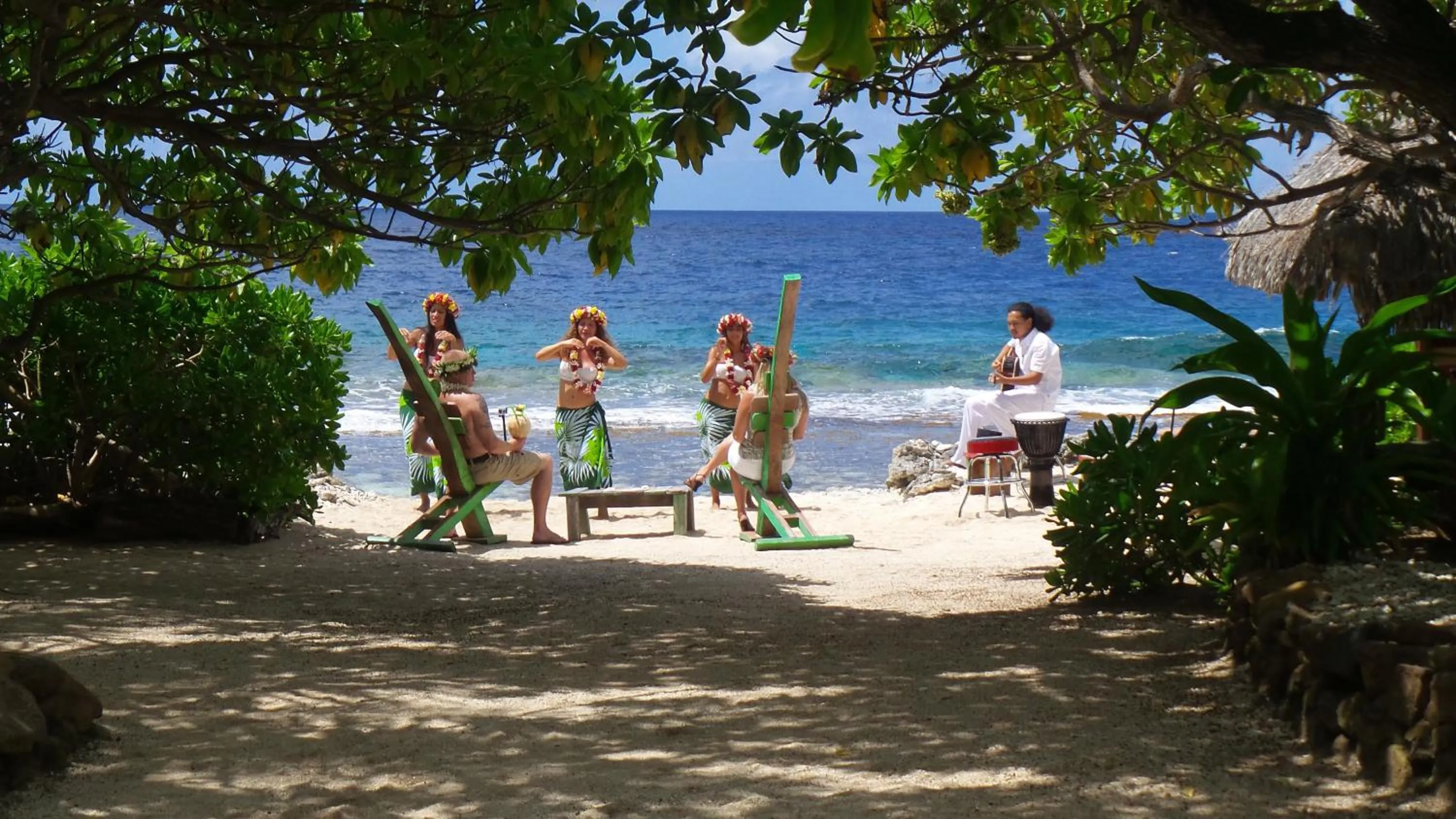 Entertainment in Green Lodge Moorea