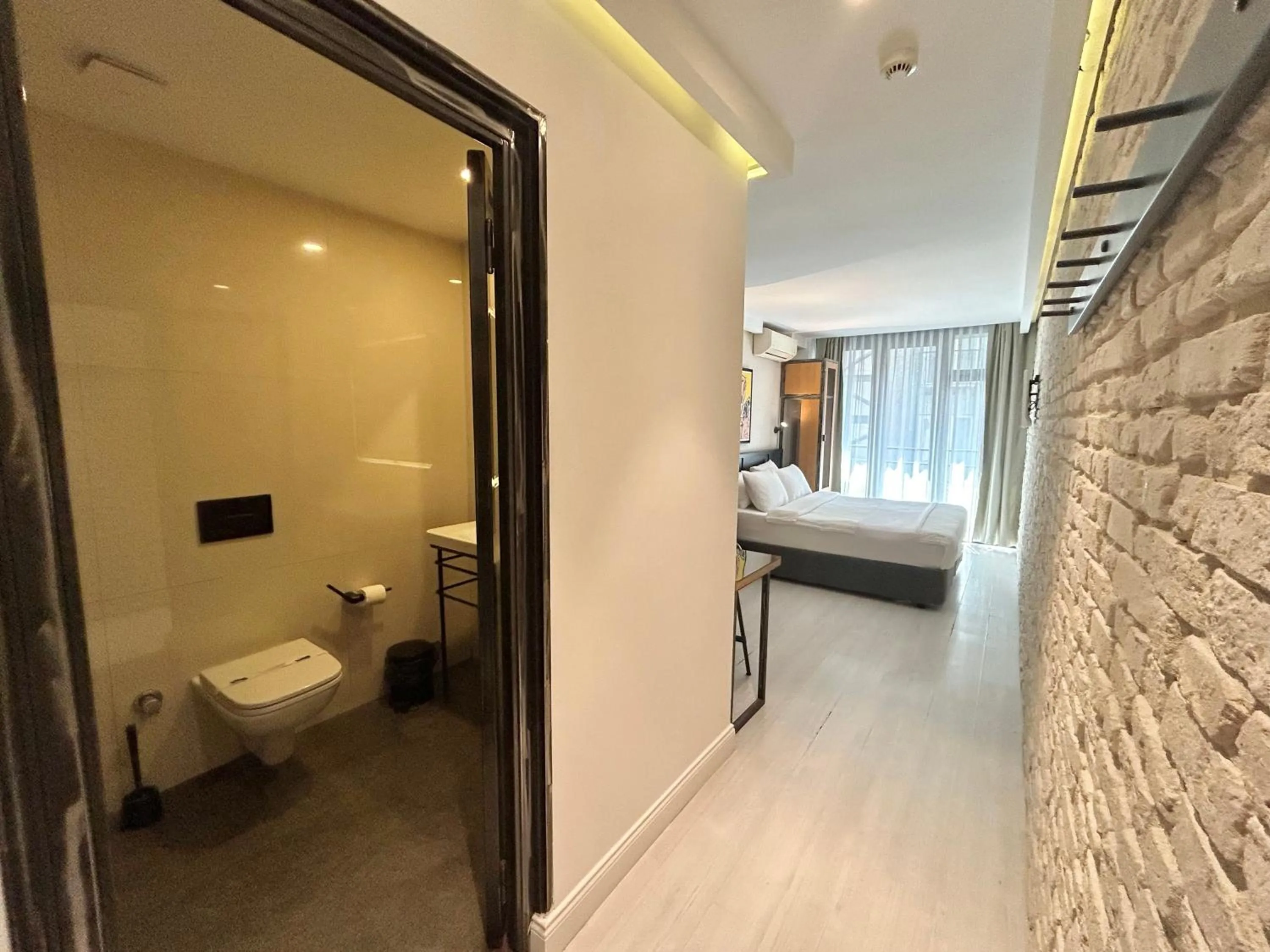 Bathroom, Bed in Fitas Oda Hotel