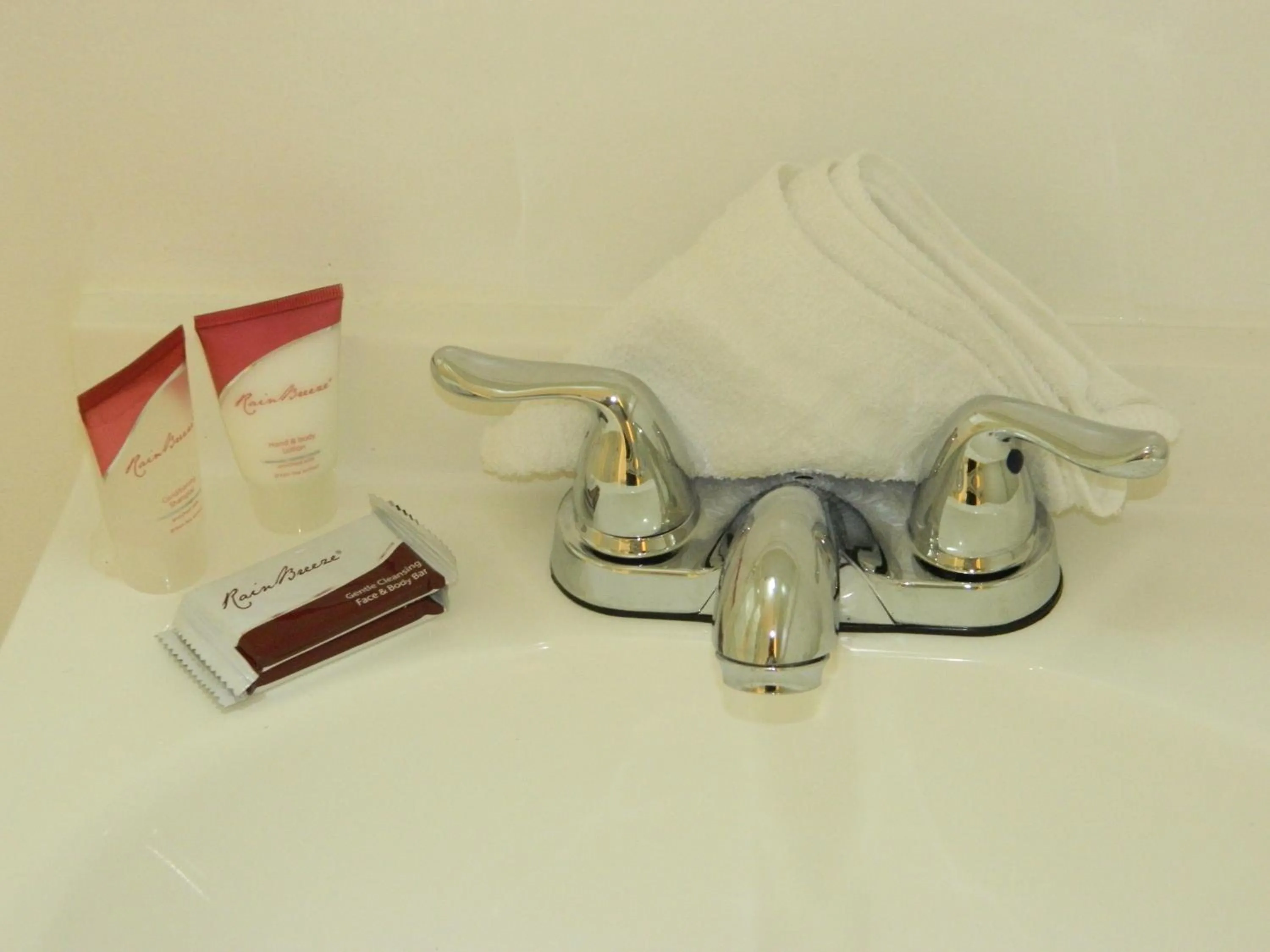 Bathroom in Admiral Hotel