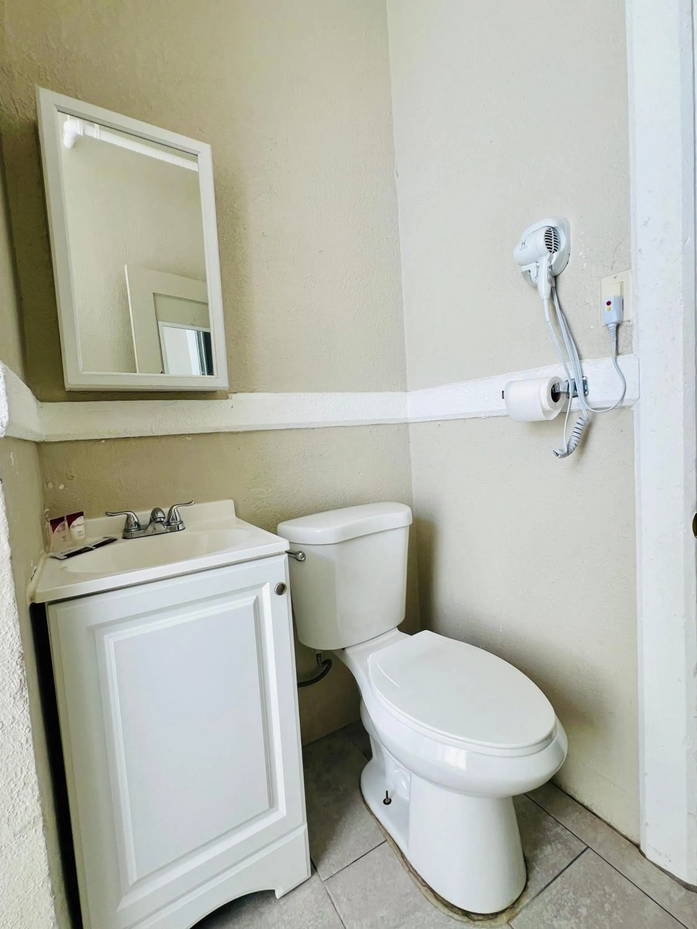 Bathroom in Admiral Hotel