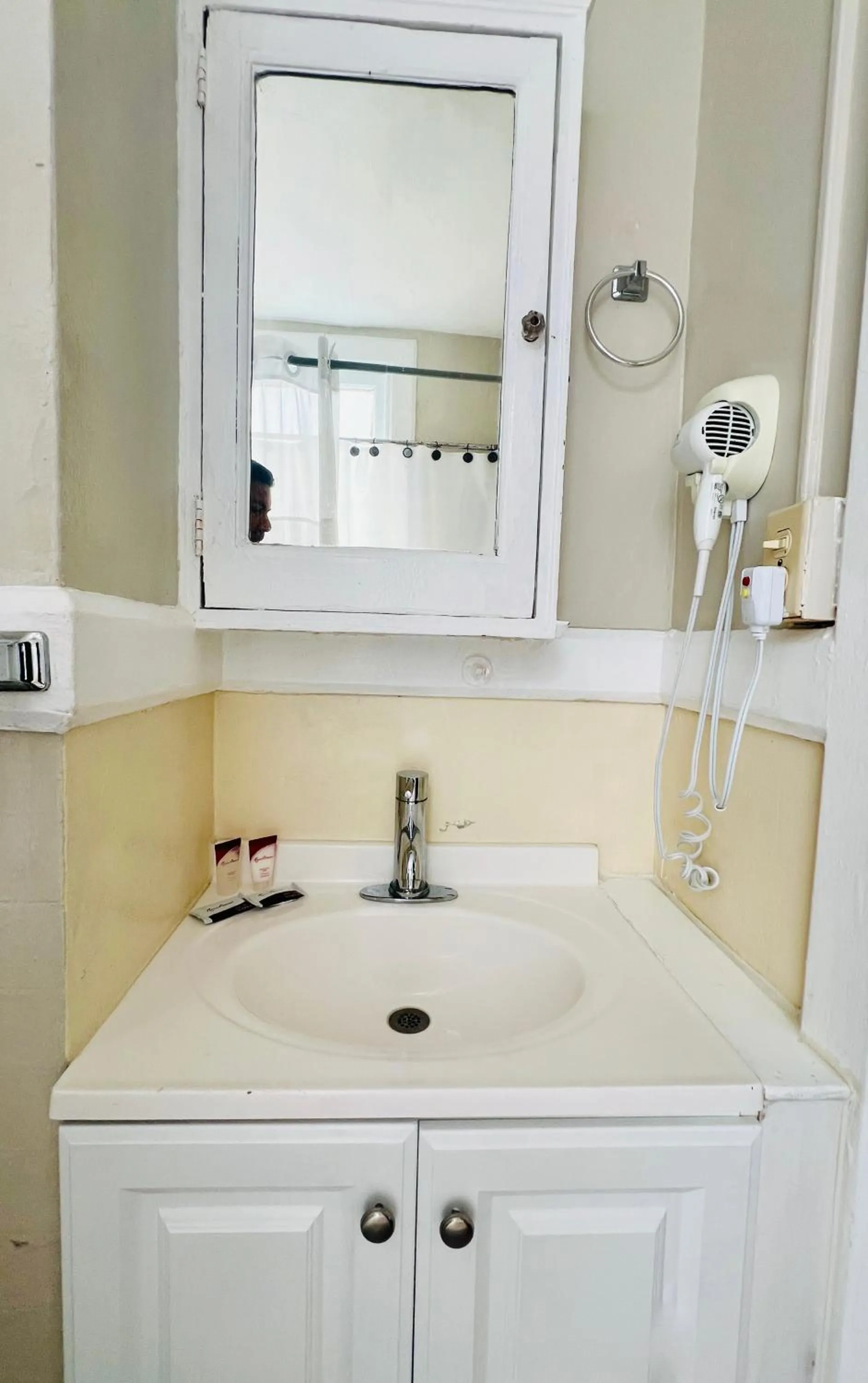 Bathroom in Admiral Hotel