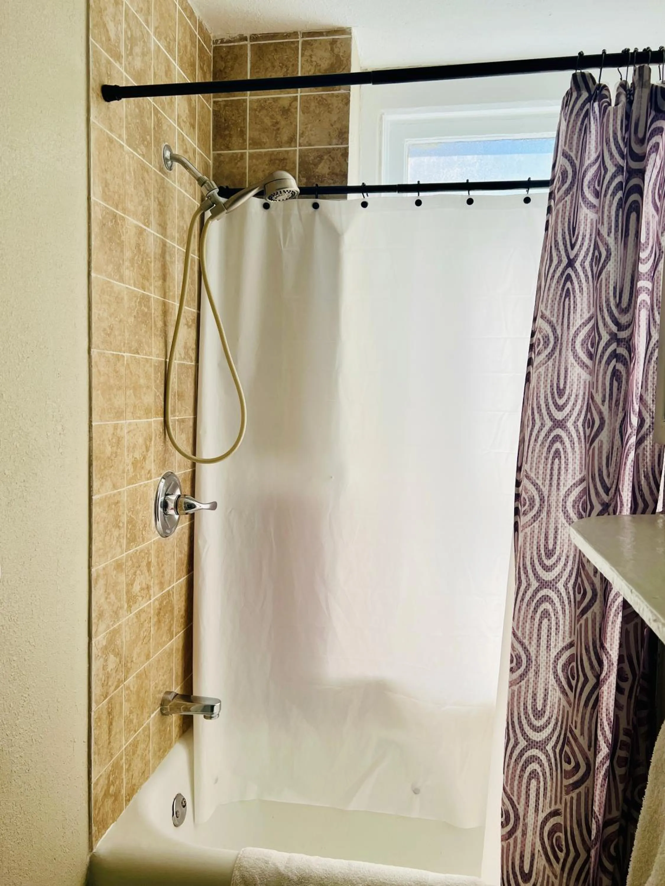 Shower in Admiral Hotel
