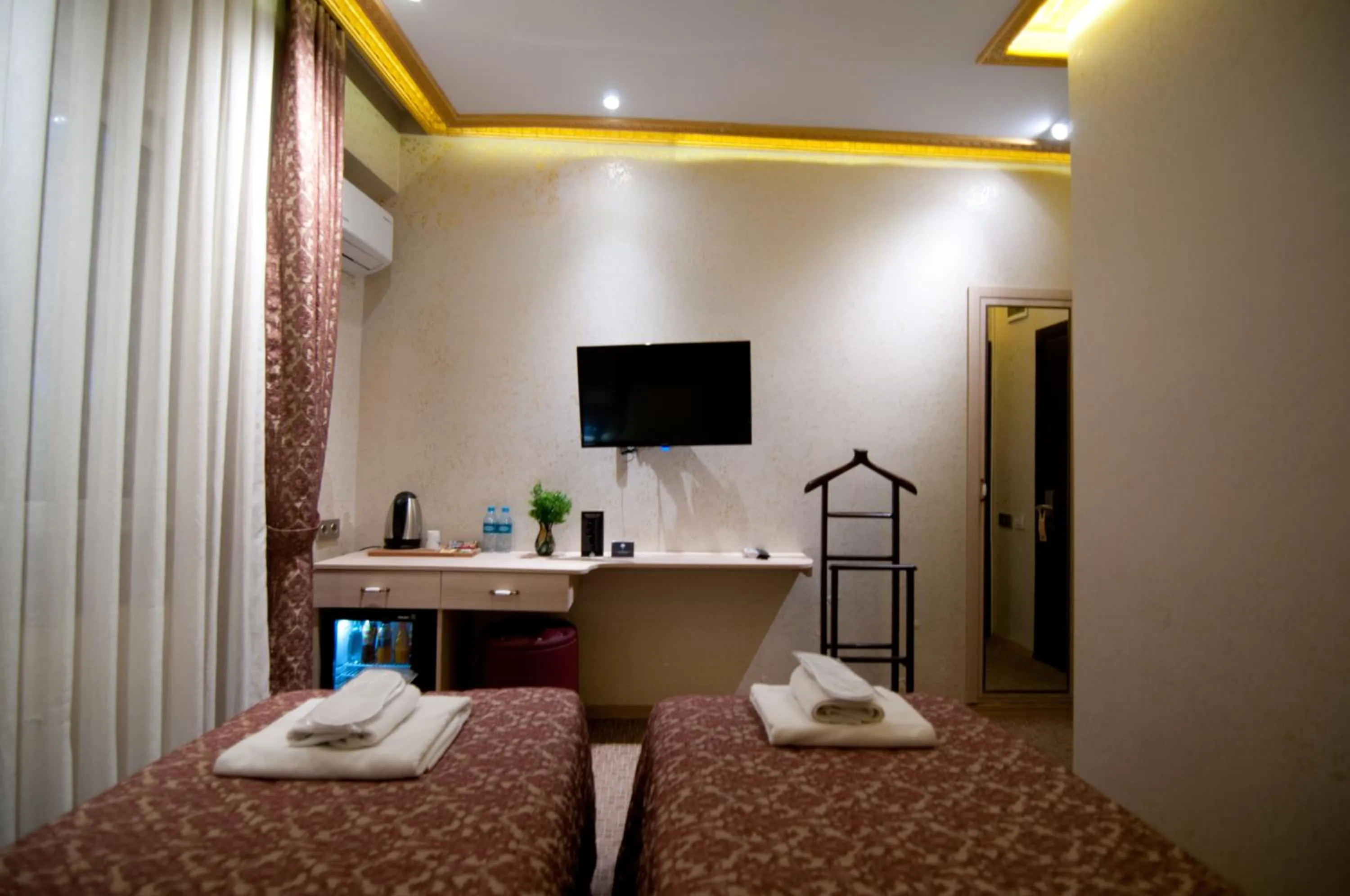 Bedroom, Bed in Grand Ambiance Hotel