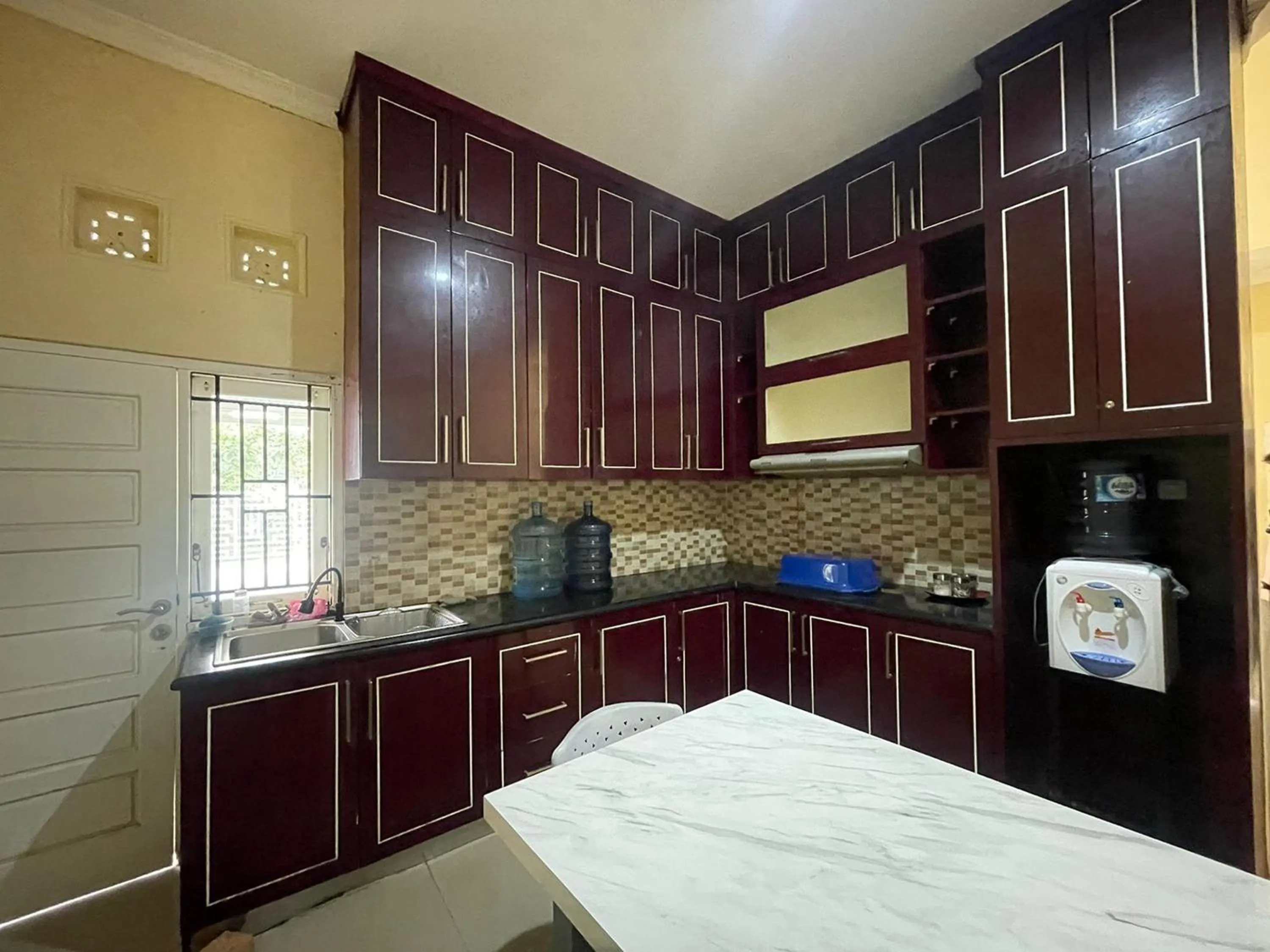 Kitchen or kitchenette, Bed in Villa Palacios Syari'ah Bukittinggi