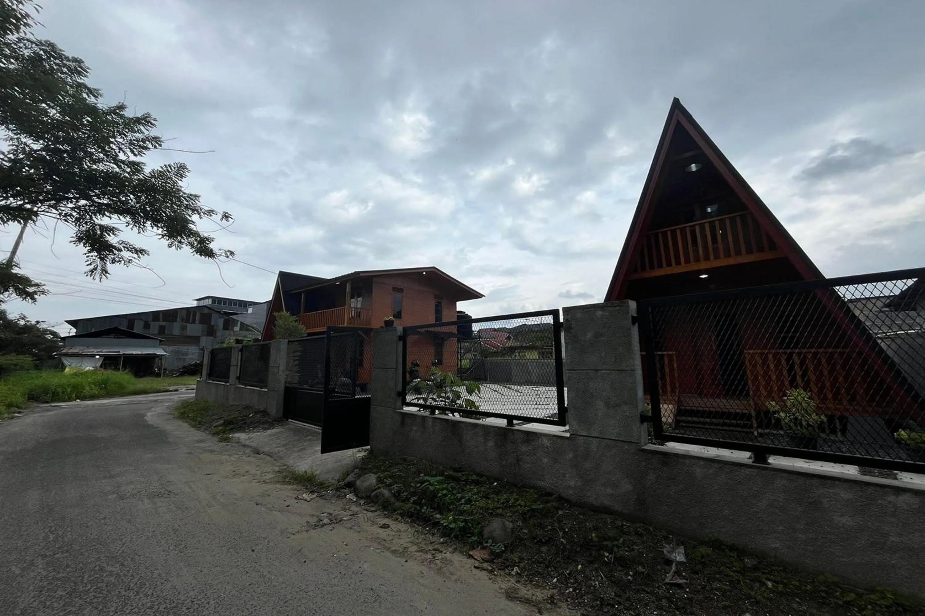 Property building in Villa Tapian Banda