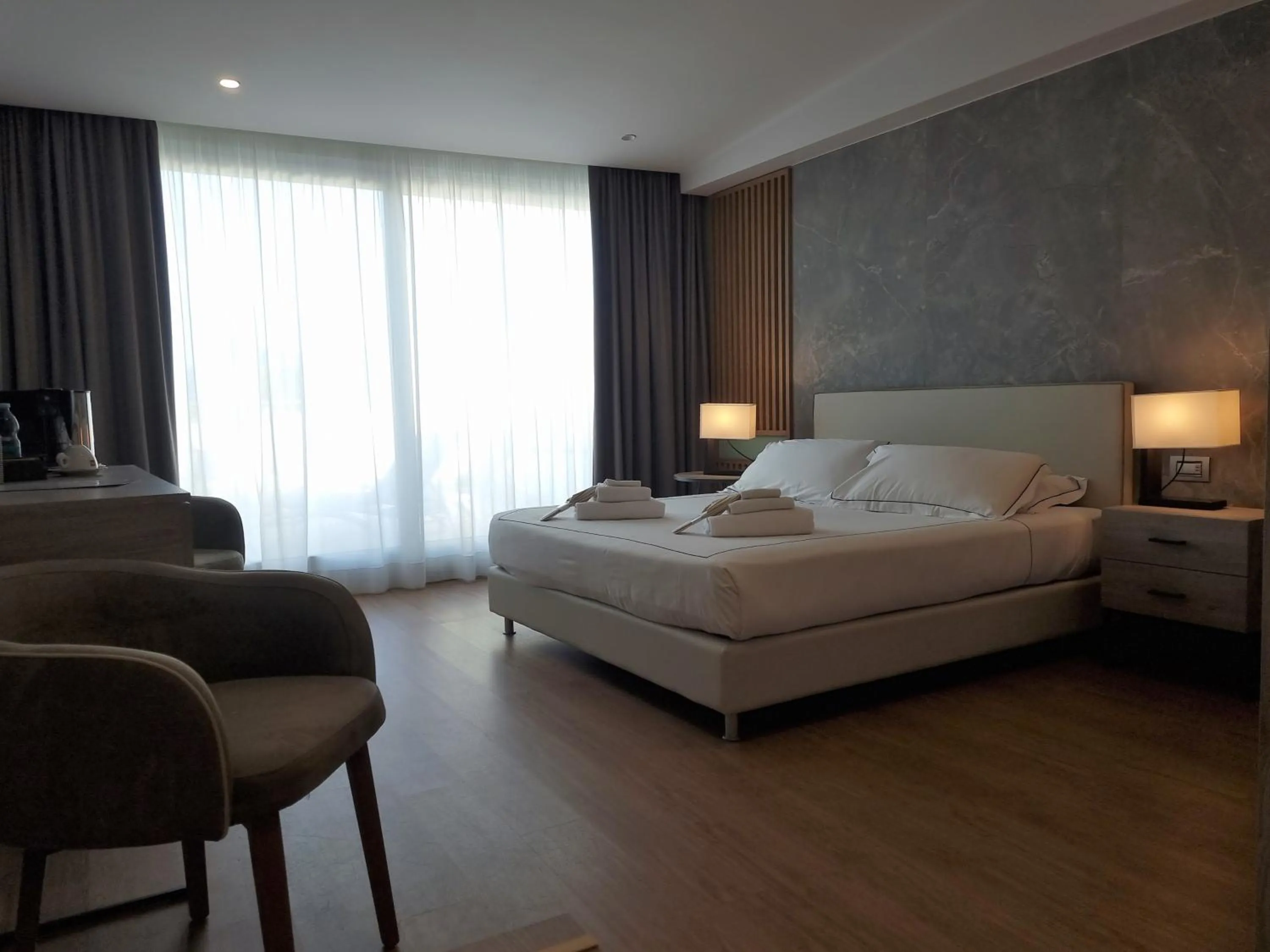 View (from property/room), Bed in Hotel Byron