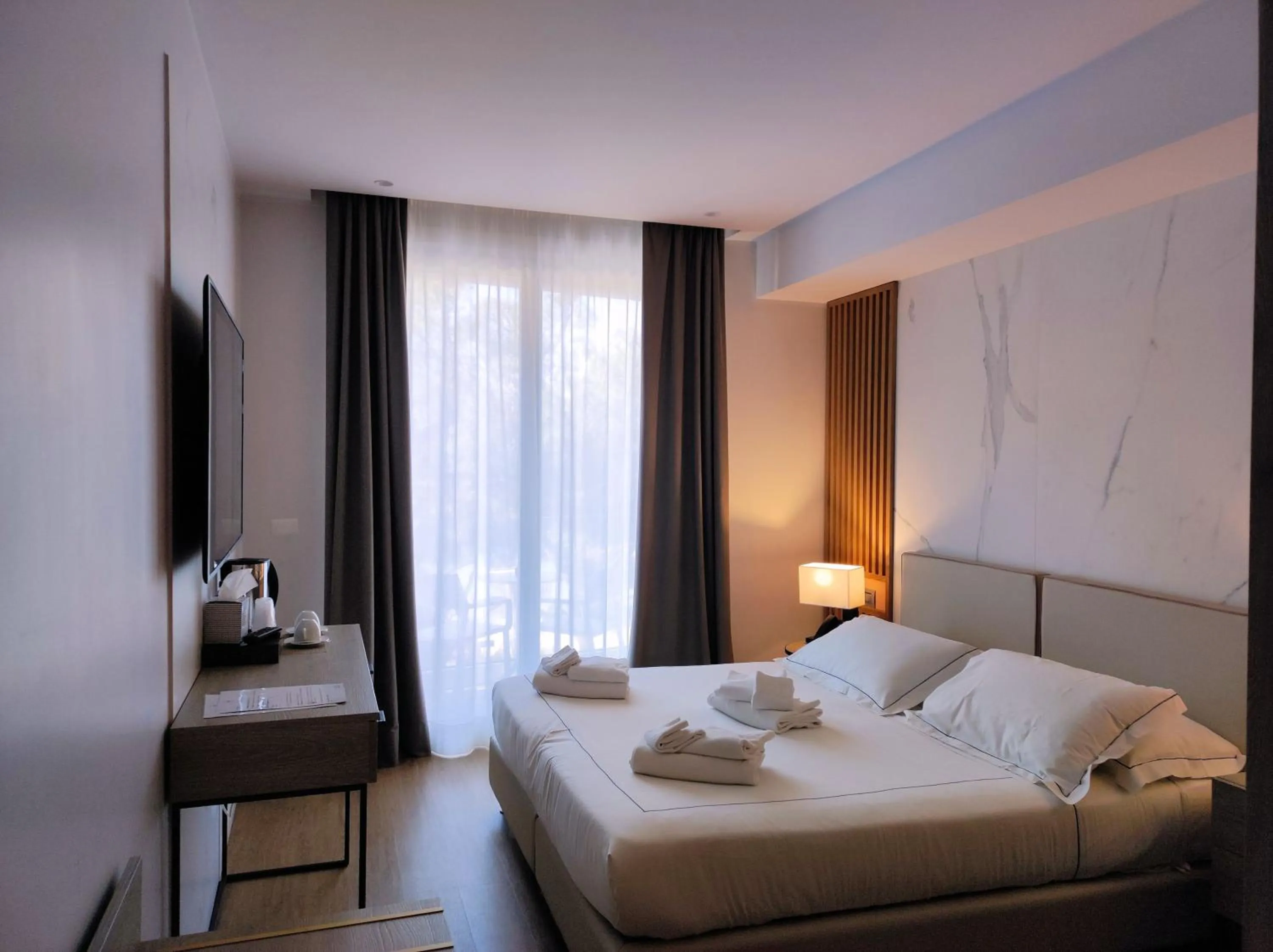 View (from property/room), Bed in Hotel Byron