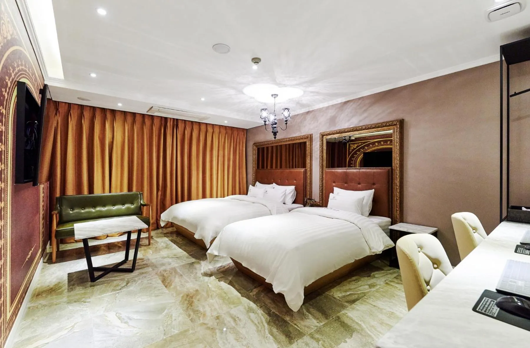 Bed in Hotel The Class