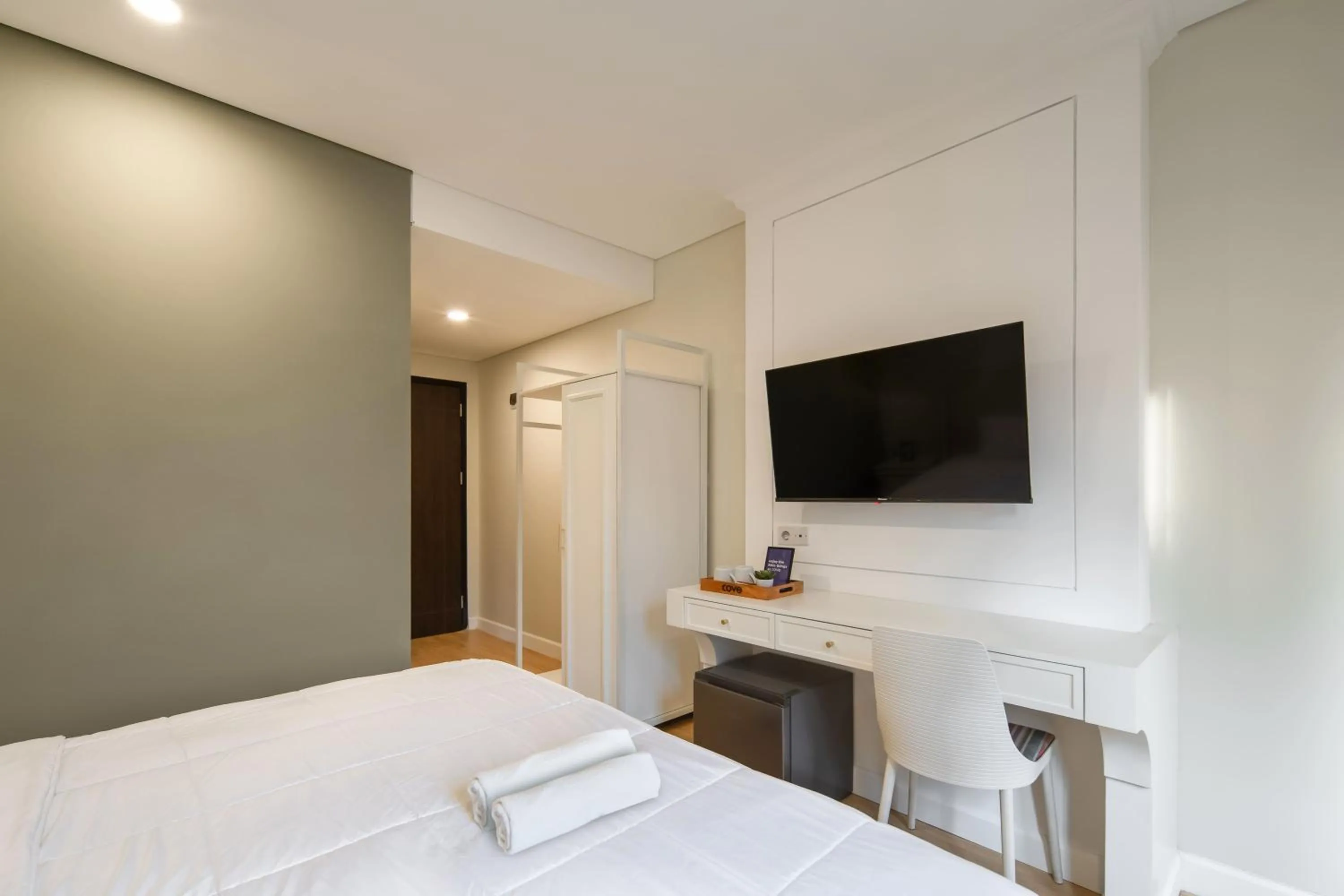 TV and multimedia, Bed in Cove Odilia Suite