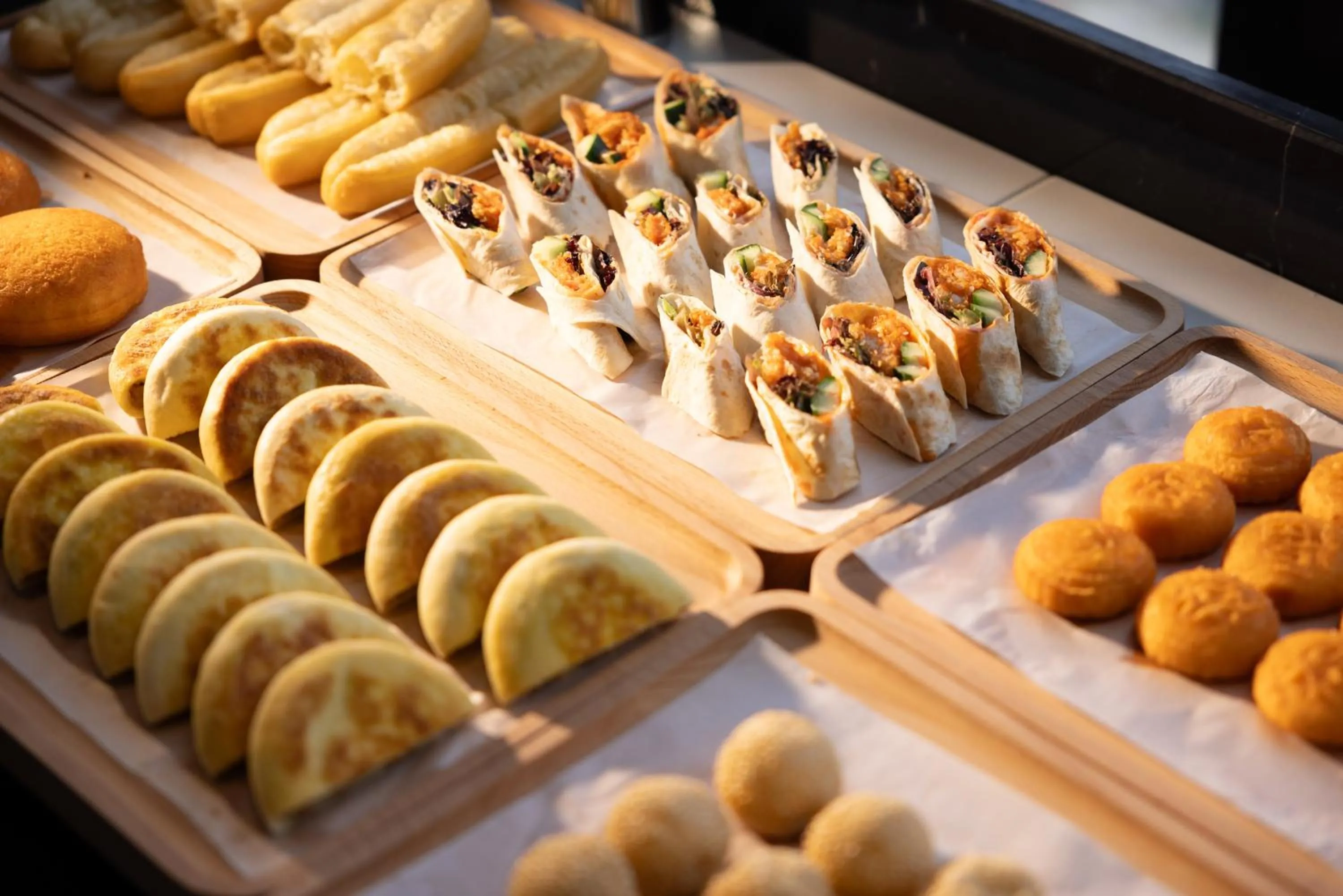 Restaurant/places to eat in Home2 Suite by Hilton Yiwu World Trade Center