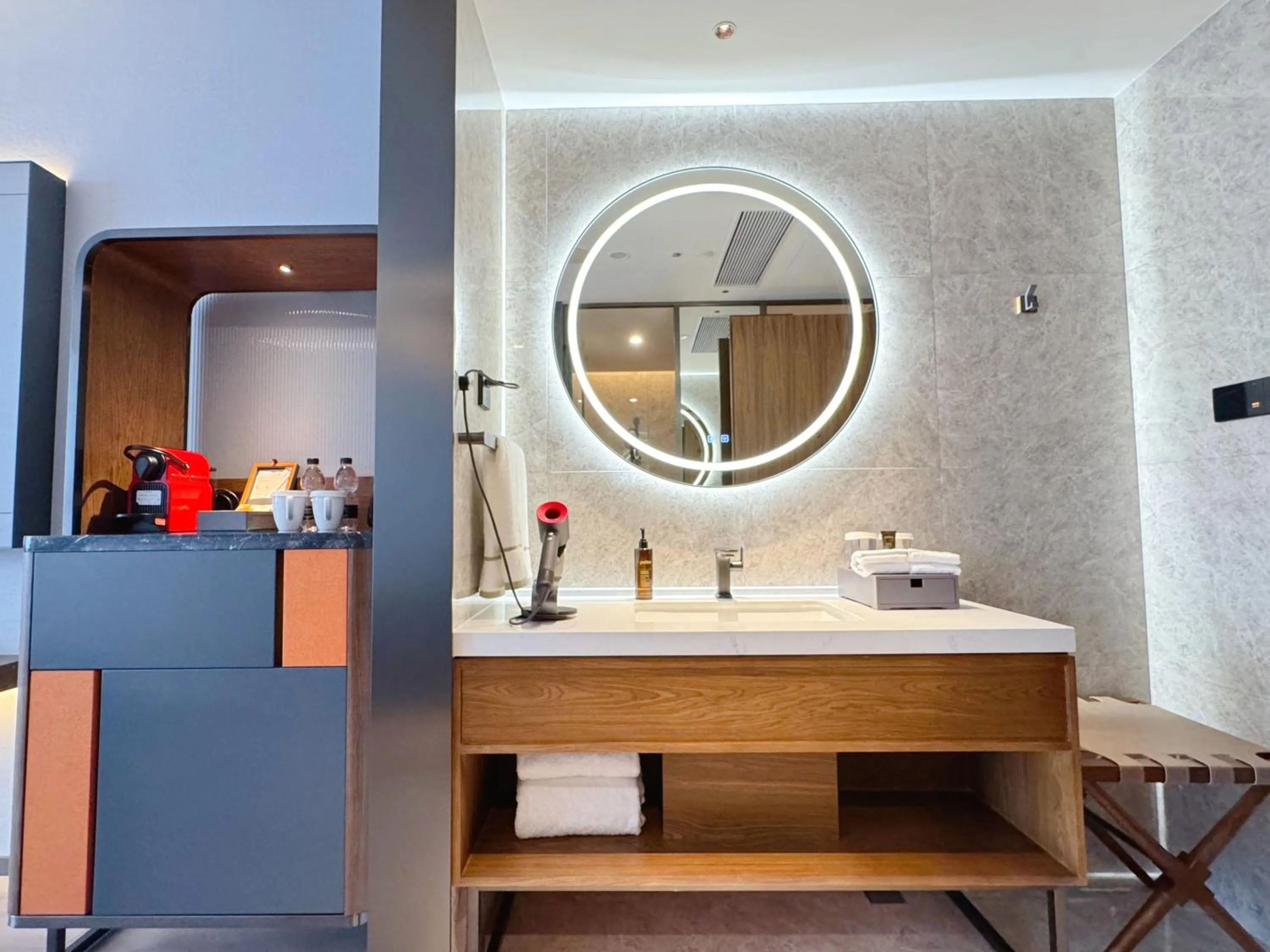 Bathroom in UrCove By Hyatt Guangzhou Baiyun Airport