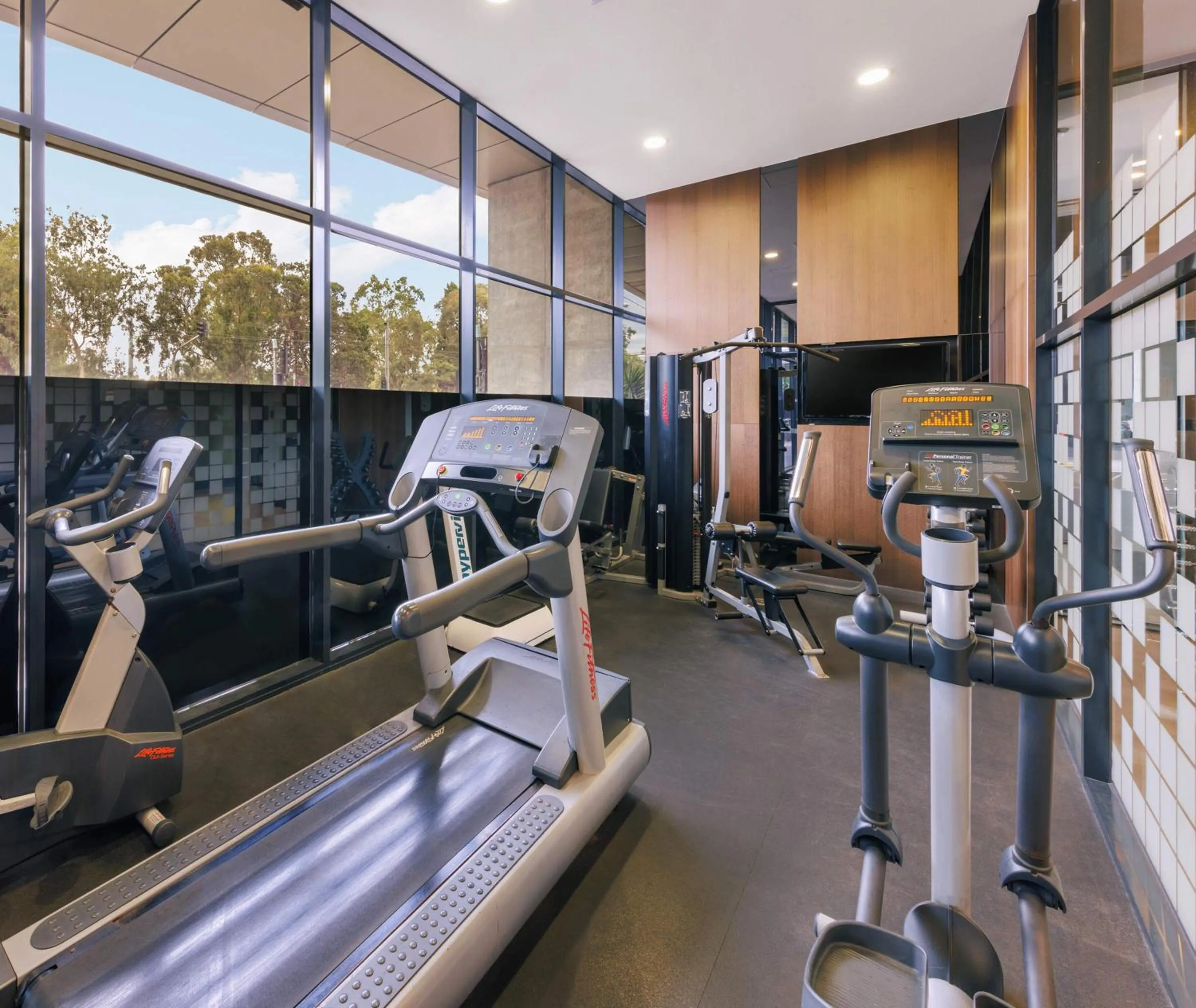 Fitness centre/facilities in Oaks Melbourne Flemington Suites