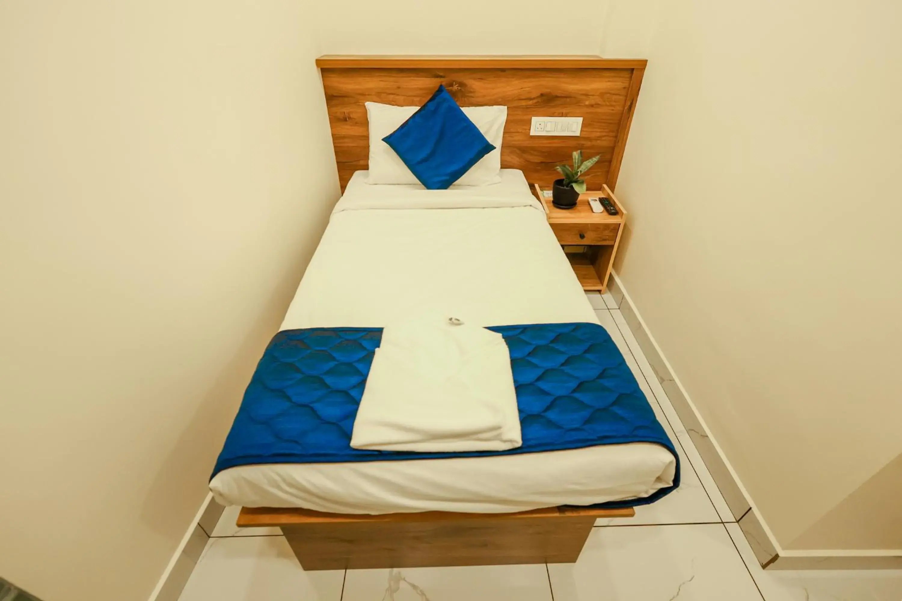 Single Room - single occupancy in Moonic Days Infopark Kakkanad Single Room - single occupancy in Moonic Days Infopark Kakkanad
