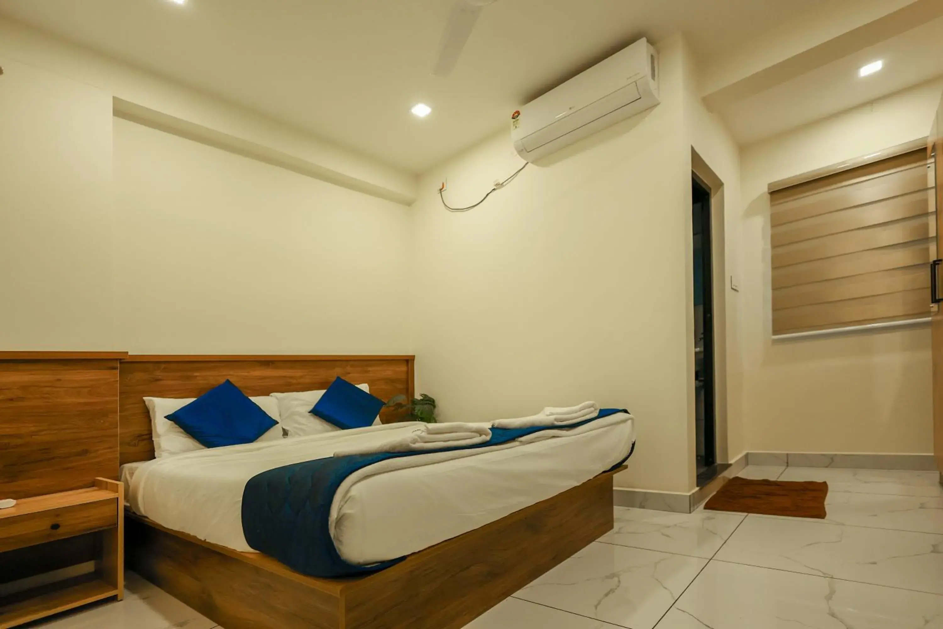 Deluxe Queen Room in Moonic Days Infopark Kakkanad Deluxe Queen Room in Moonic Days Infopark Kakkanad