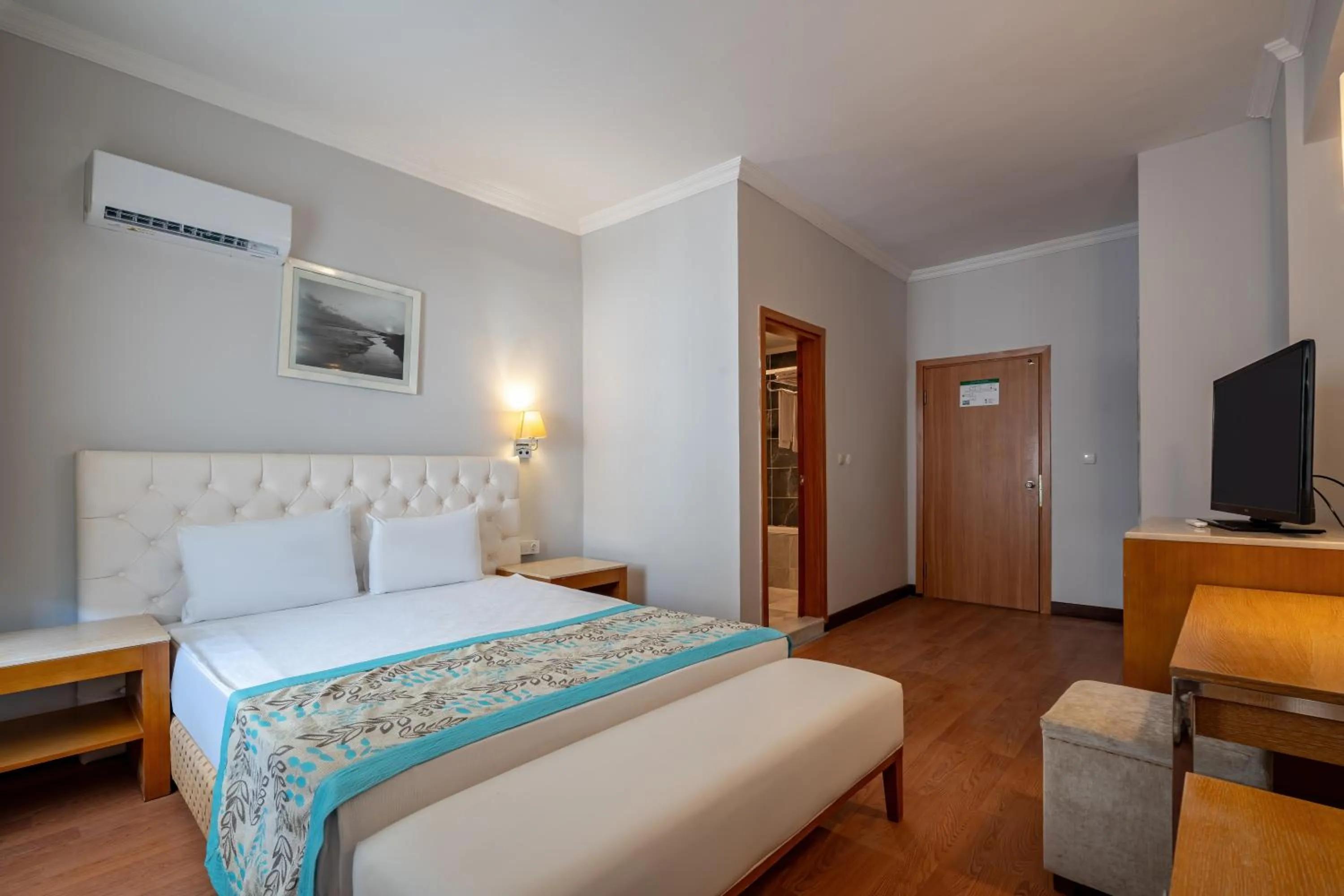 Bed in Side Nusso Beach Club - All Inclusive