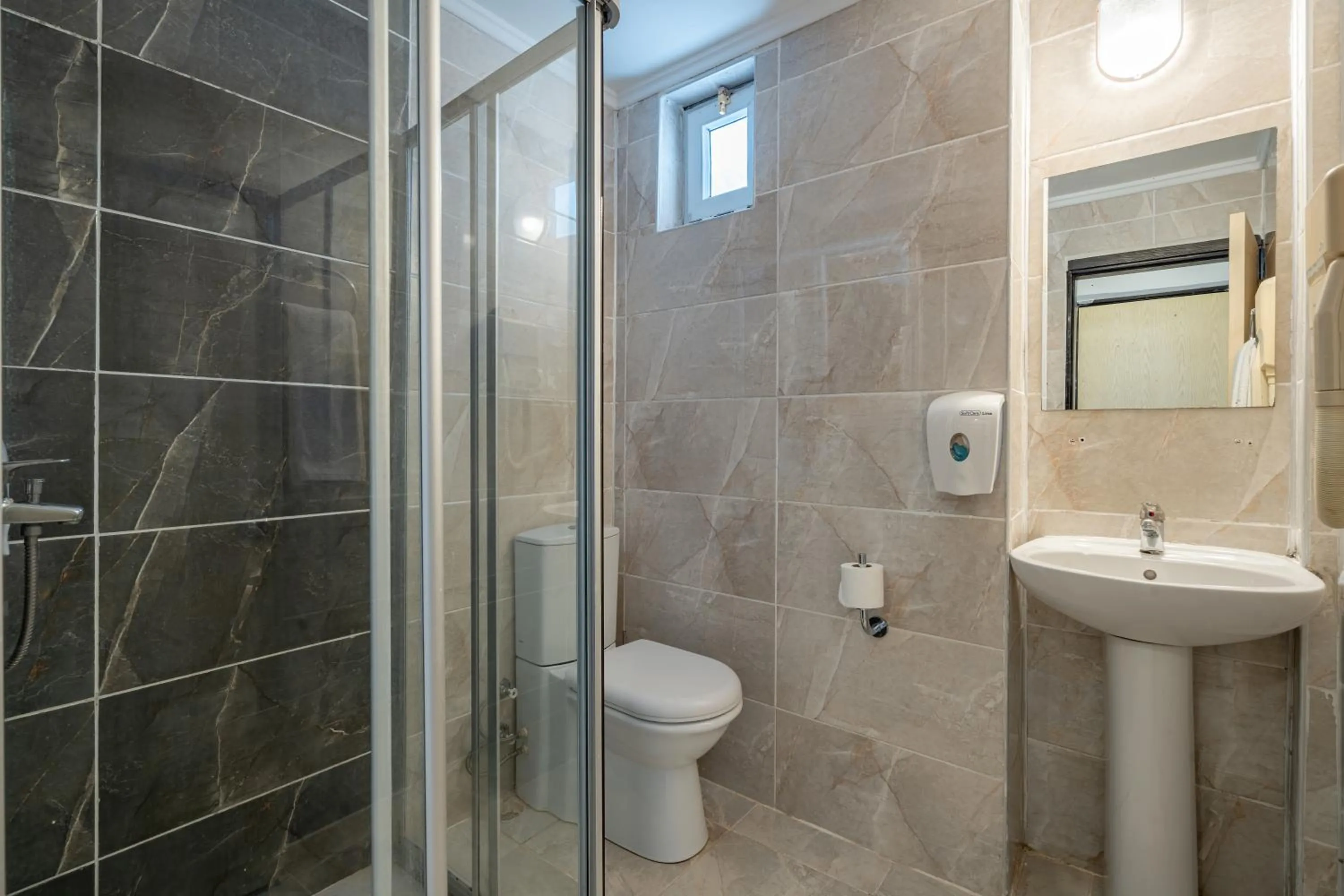 Shower in Side Nusso Beach Club - All Inclusive