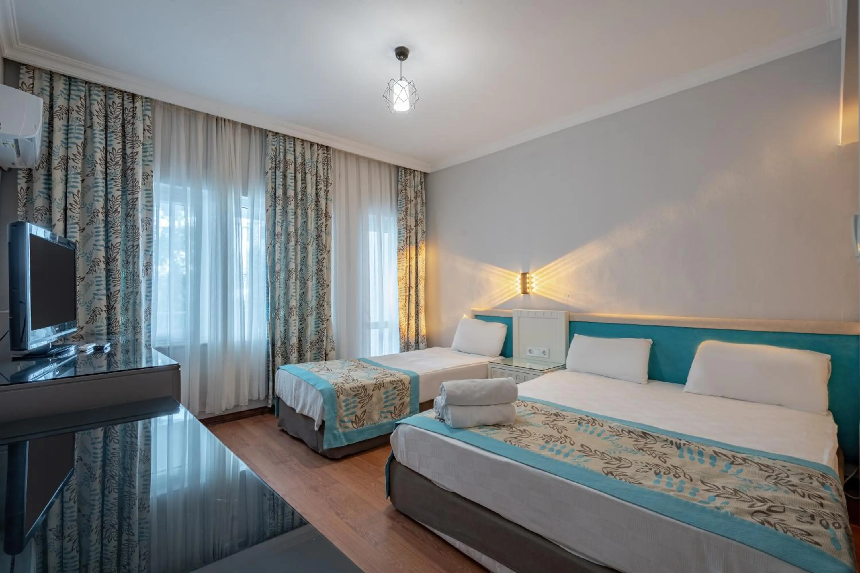 Bed in Side Nusso Beach Club - All Inclusive