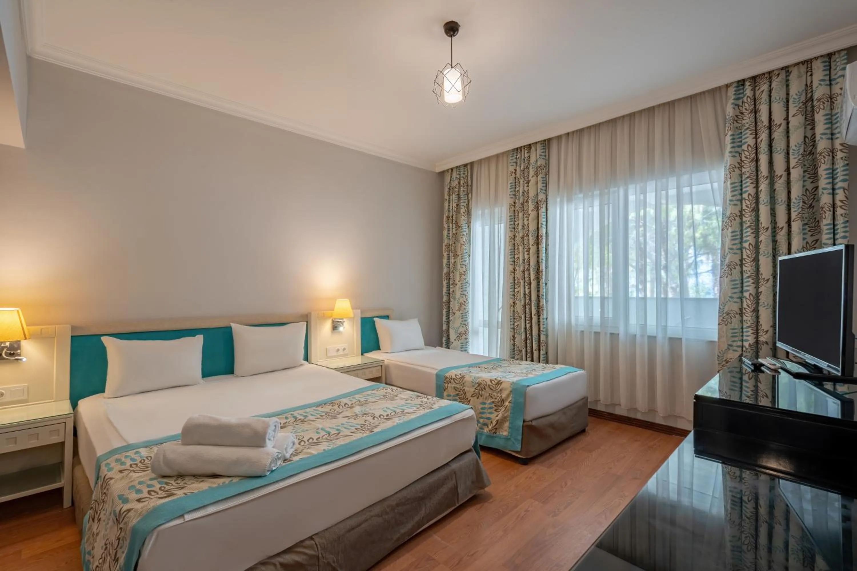 Bed in Side Nusso Beach Club - All Inclusive