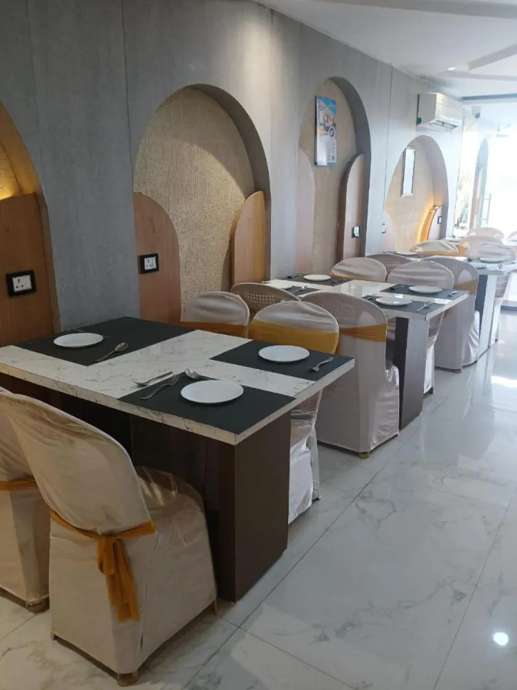 Restaurant/places to eat in Hotel New Arcadia