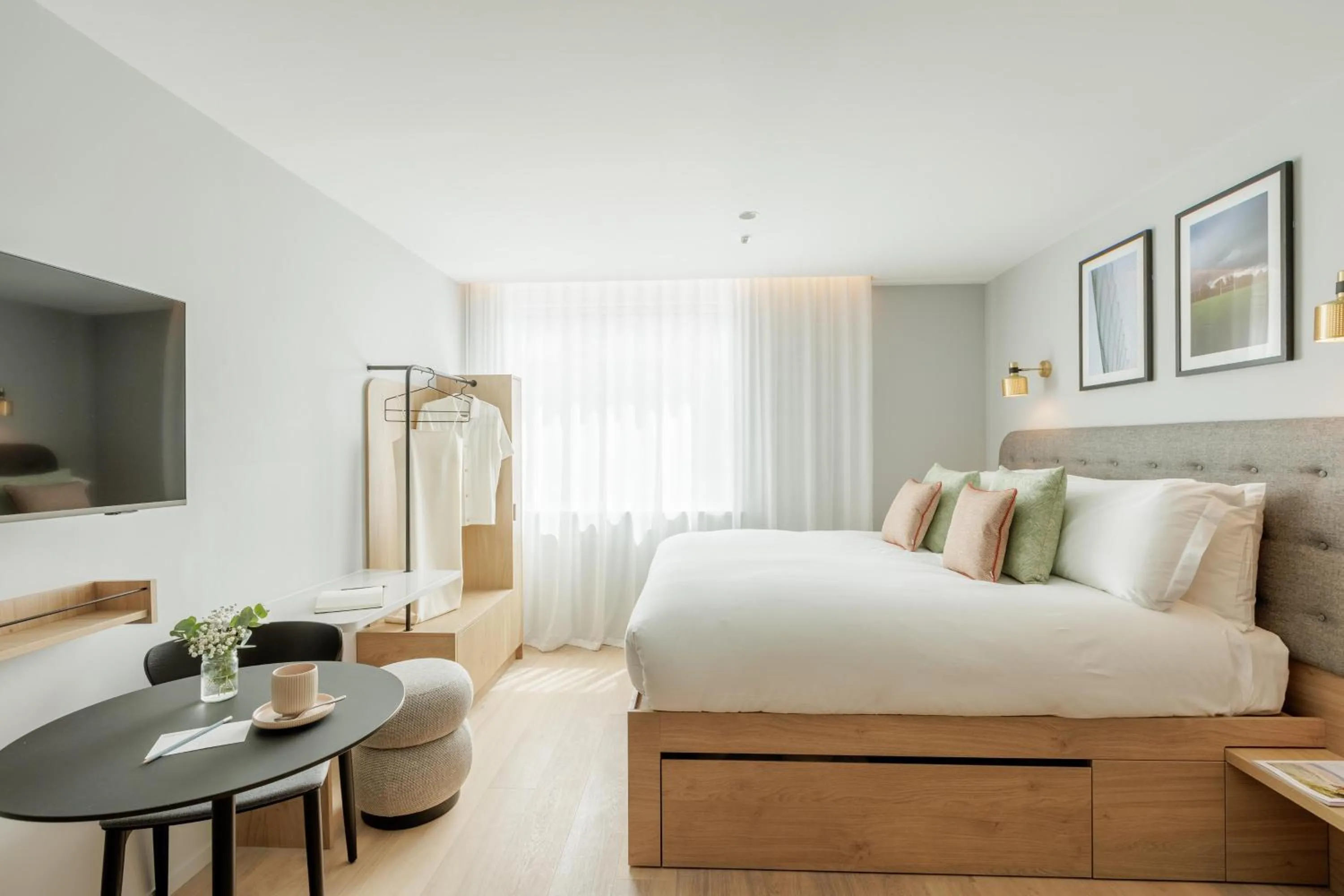 Photo of the whole room, Bed in Wilde Cambridge City Centre