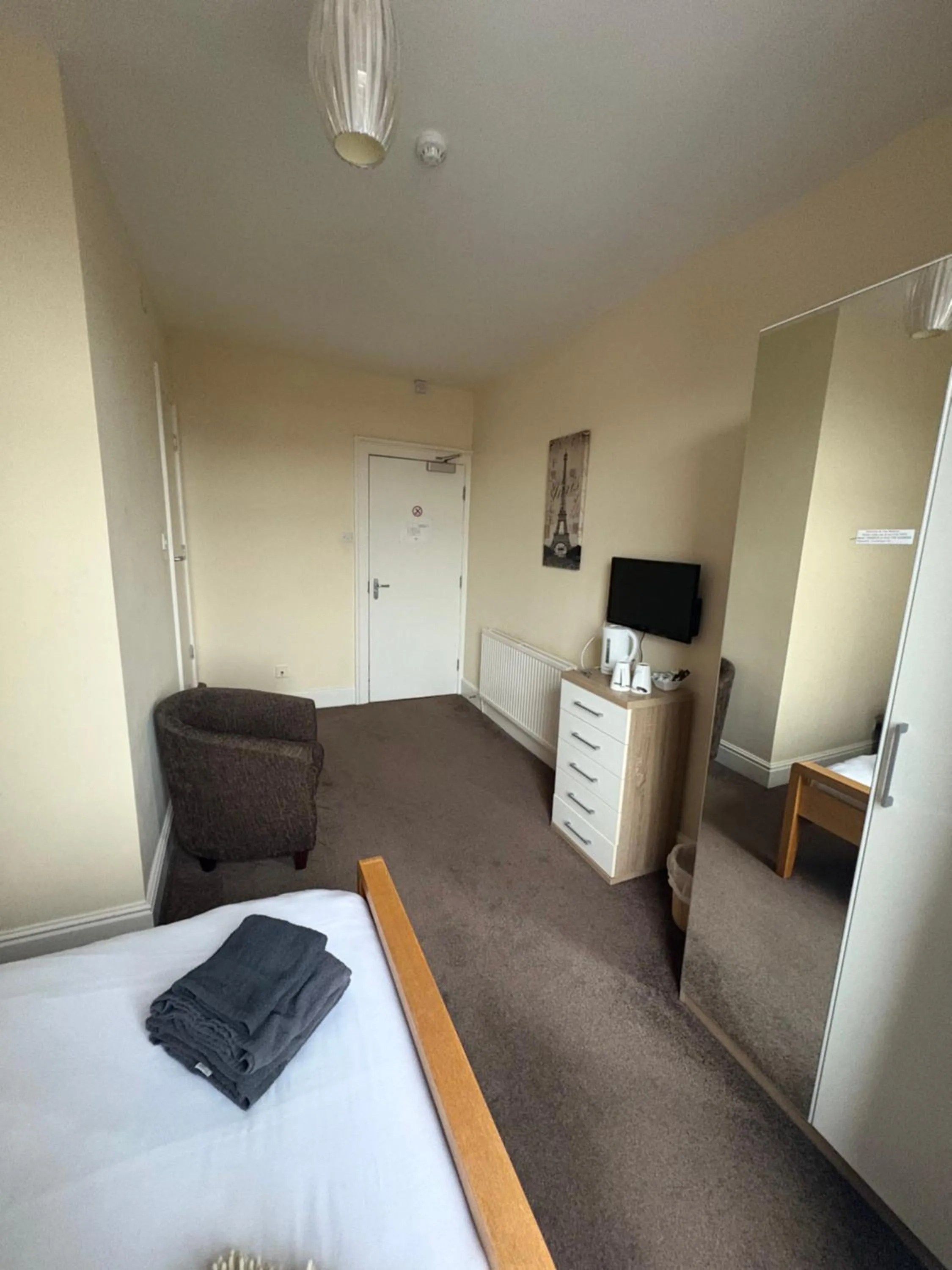 Bed in The Harbour Inn