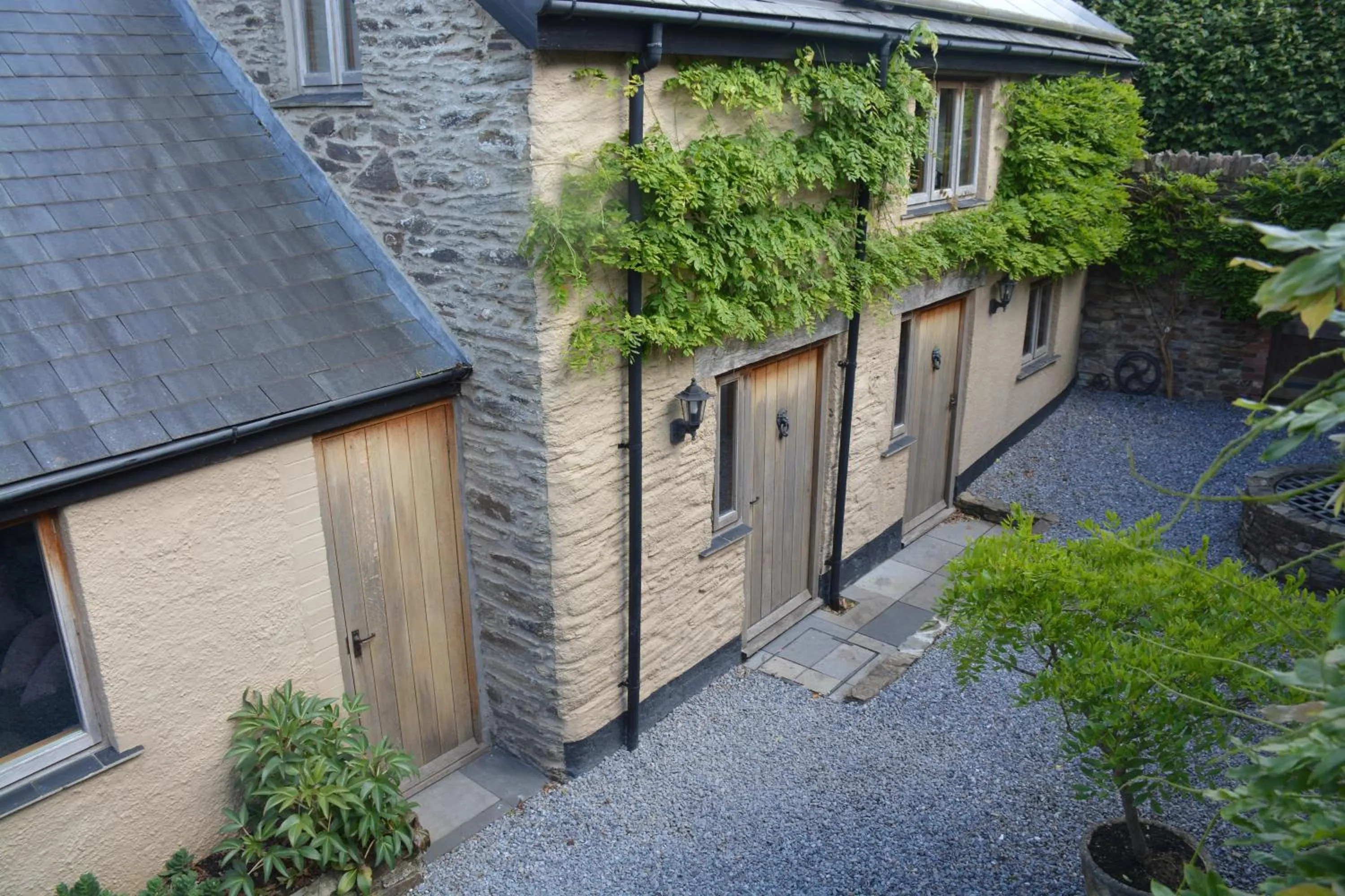 Inner courtyard view in Kerswell Farmhouse