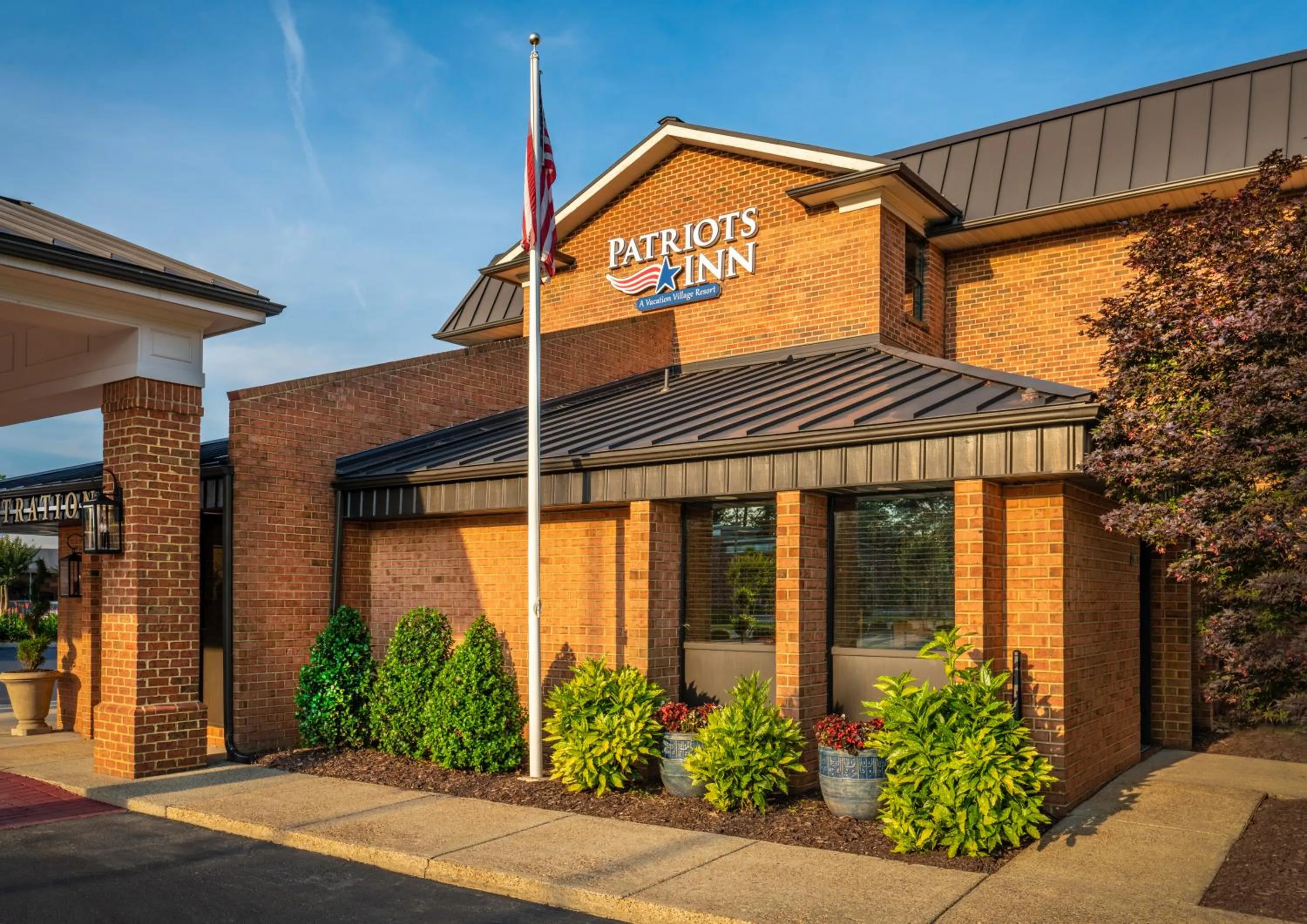 Facade/entrance in Patriots Inn