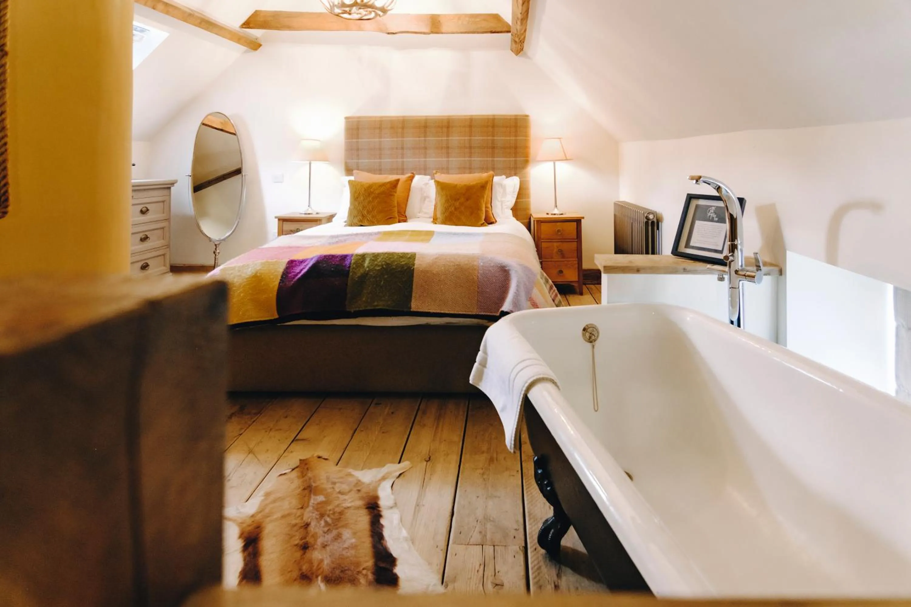 Bed in The Gin Trap Inn