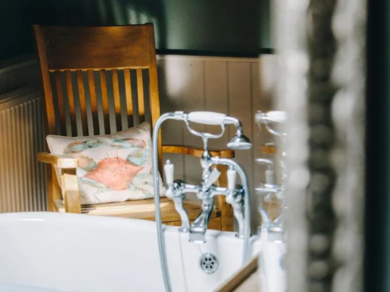 Bed in The Gin Trap Inn