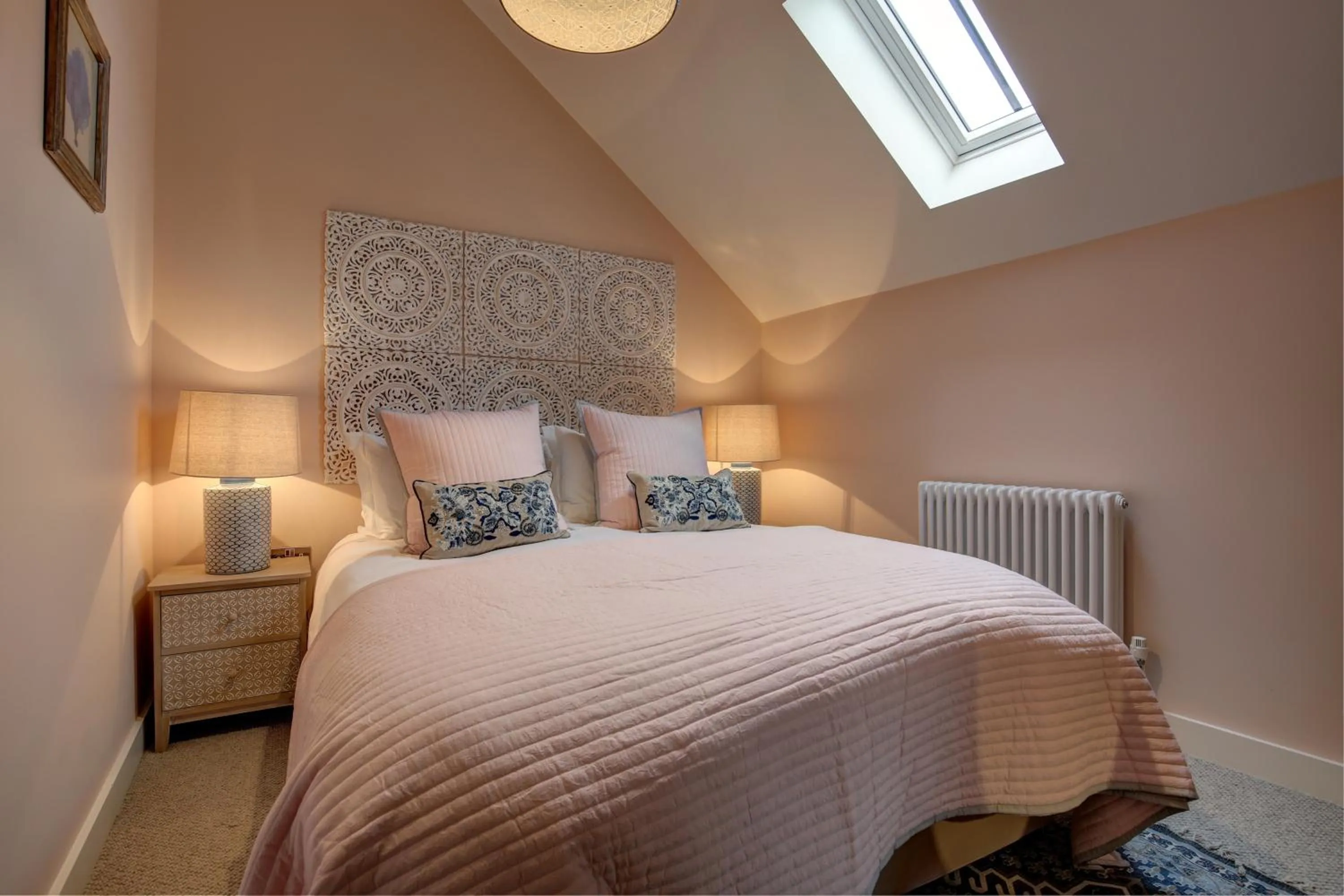 Bed in The Gin Trap Inn