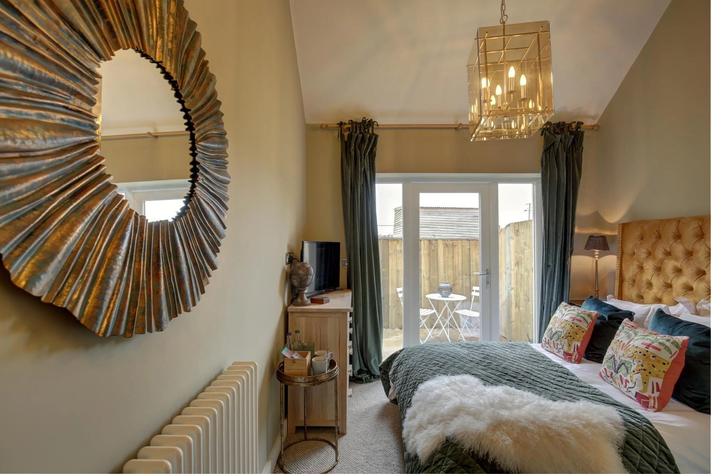 Bed in The Gin Trap Inn