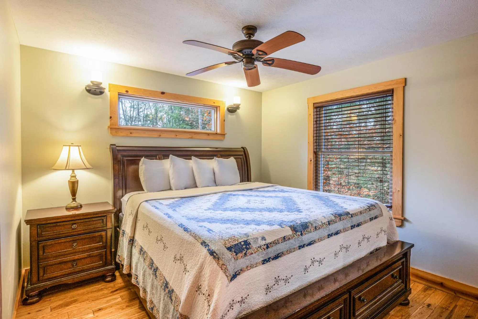 Bedroom, Bed in Adventures on the Gorge