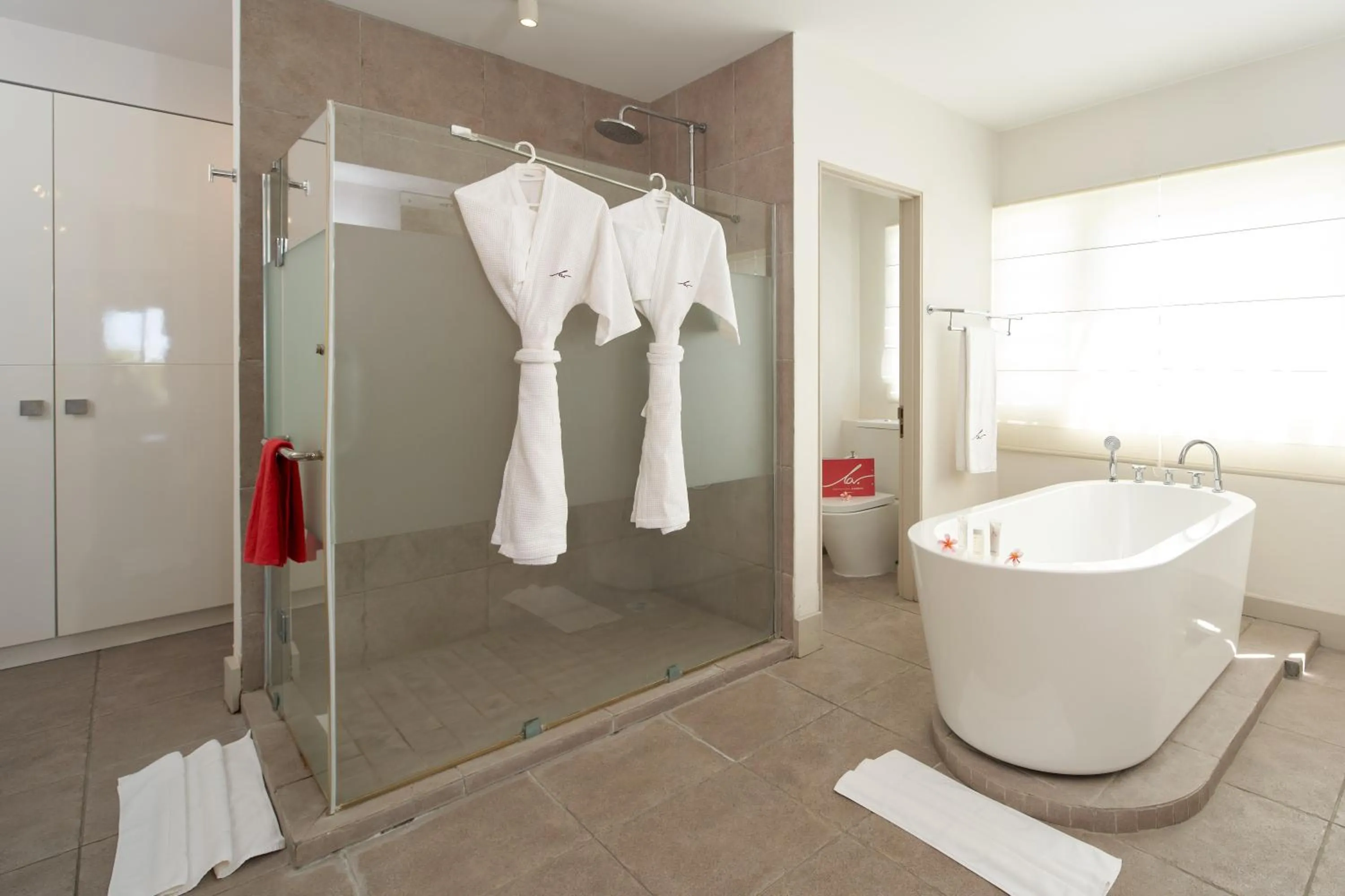 Shower in Cape Point Seafront by LOV Mauritius