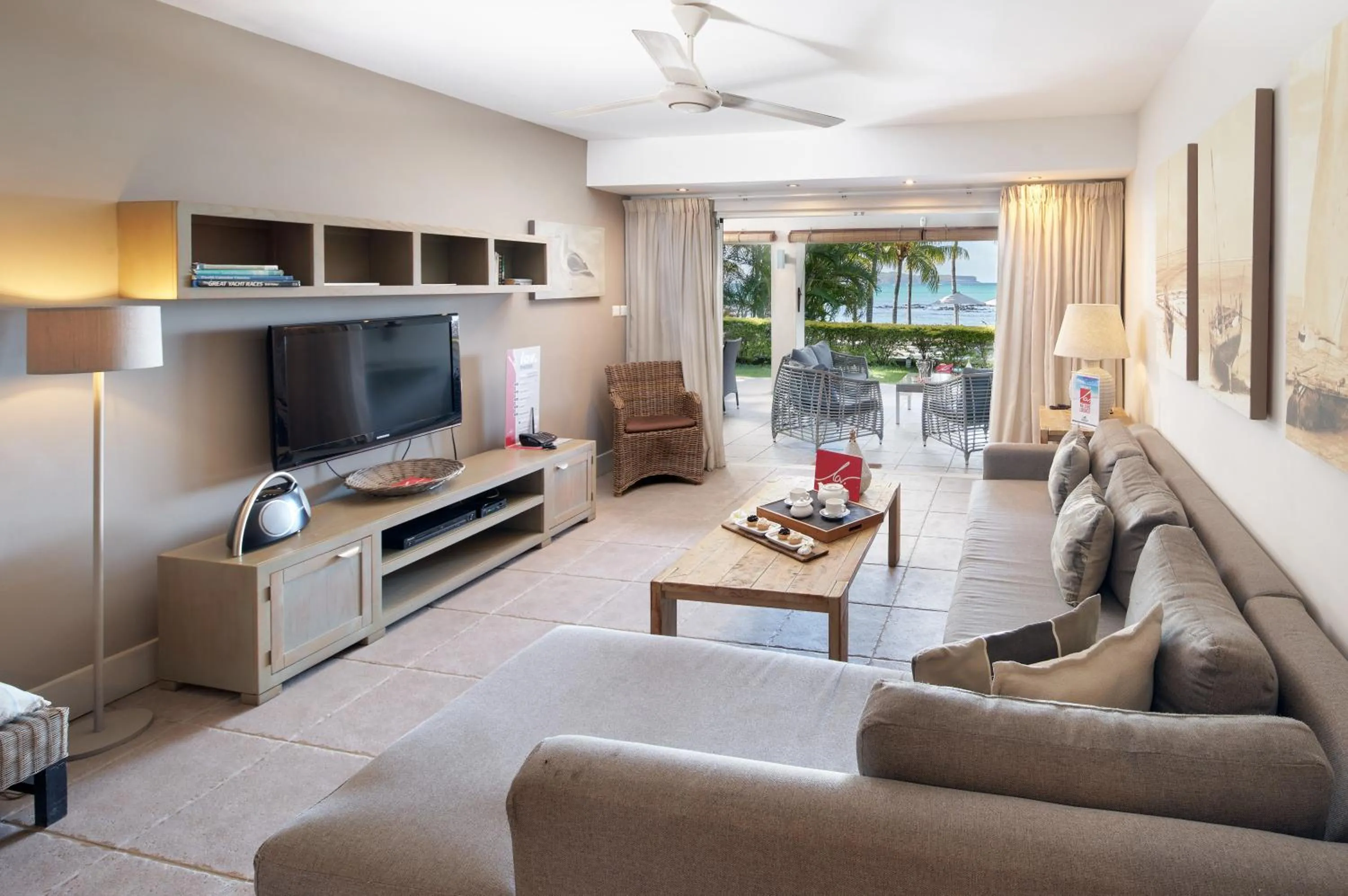 Living room in Cape Point Seafront by LOV Mauritius