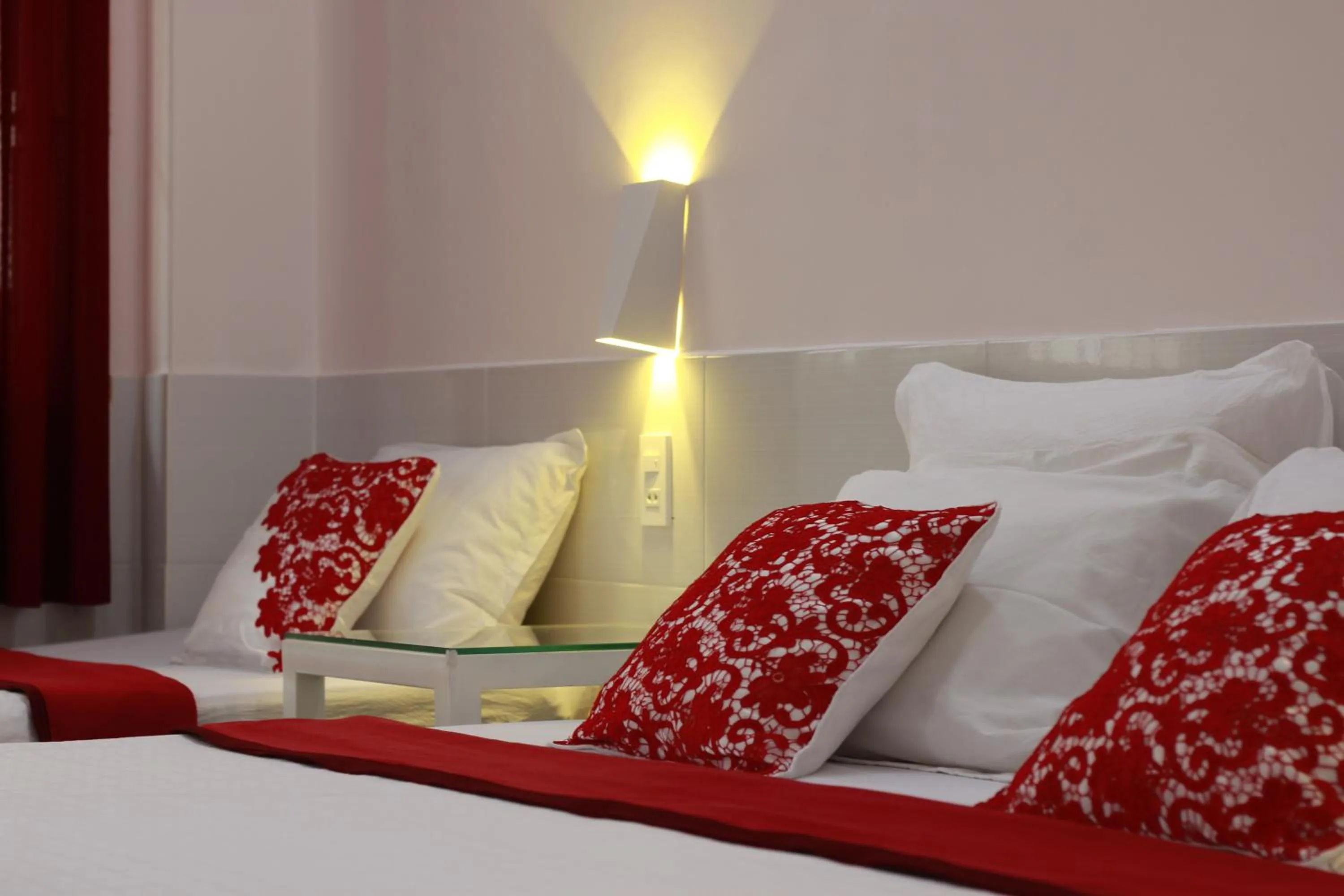 Bed in QUANG SAIGON Hotel- 40-7 Bùi Viện-Walking street