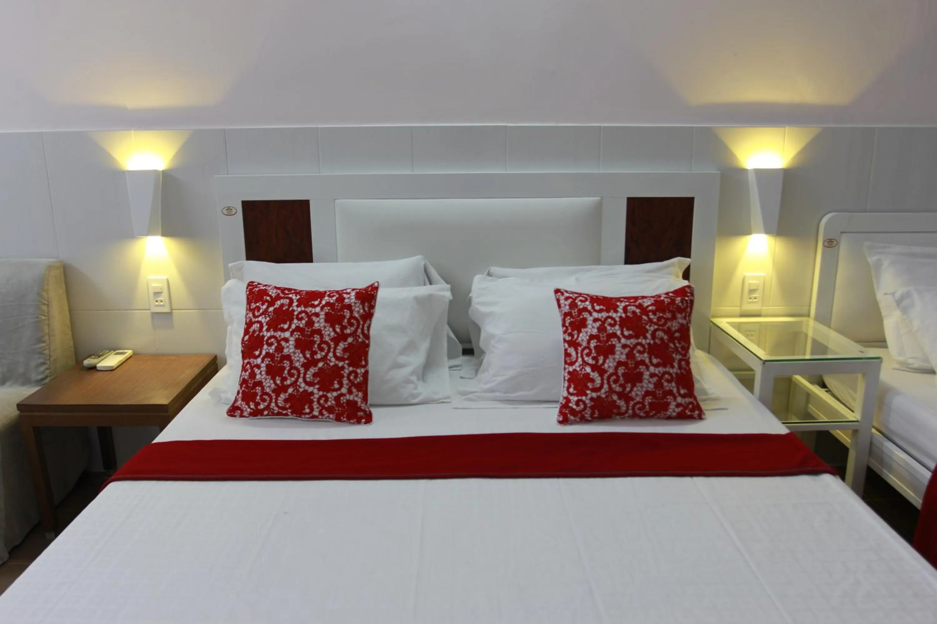 Bed in QUANG SAIGON Hotel- 40-7 Bùi Viện-Walking street