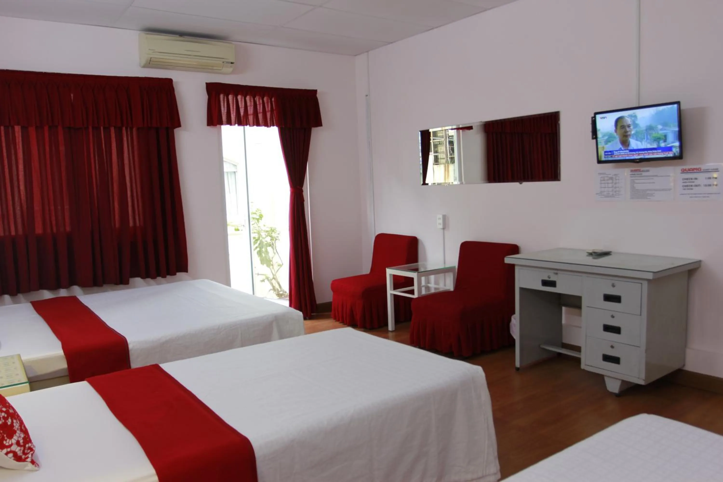 Bed in QUANG SAIGON Hotel- 40-7 Bùi Viện-Walking street