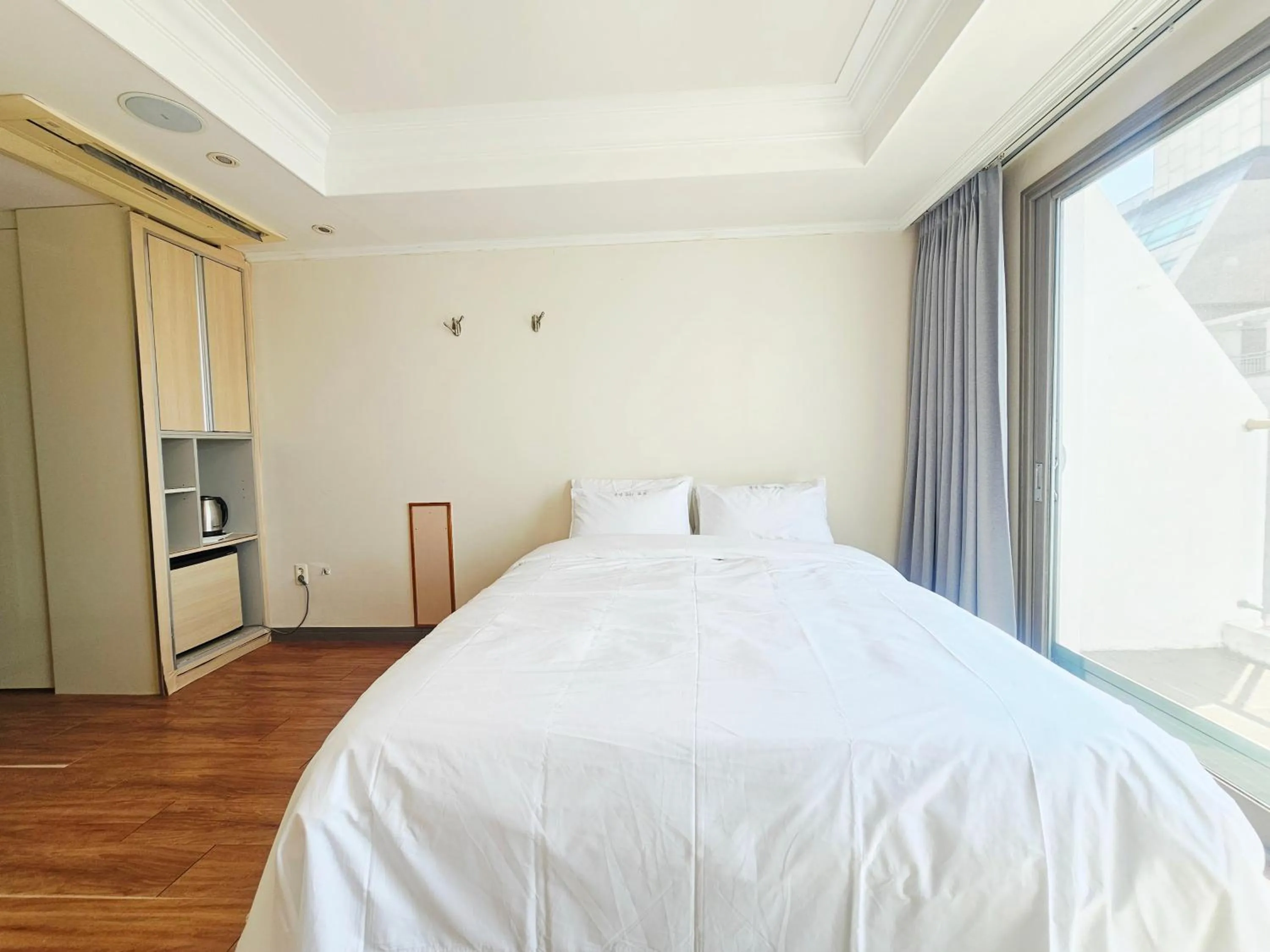 Bed in Tongyeong Bay Condo Hotel