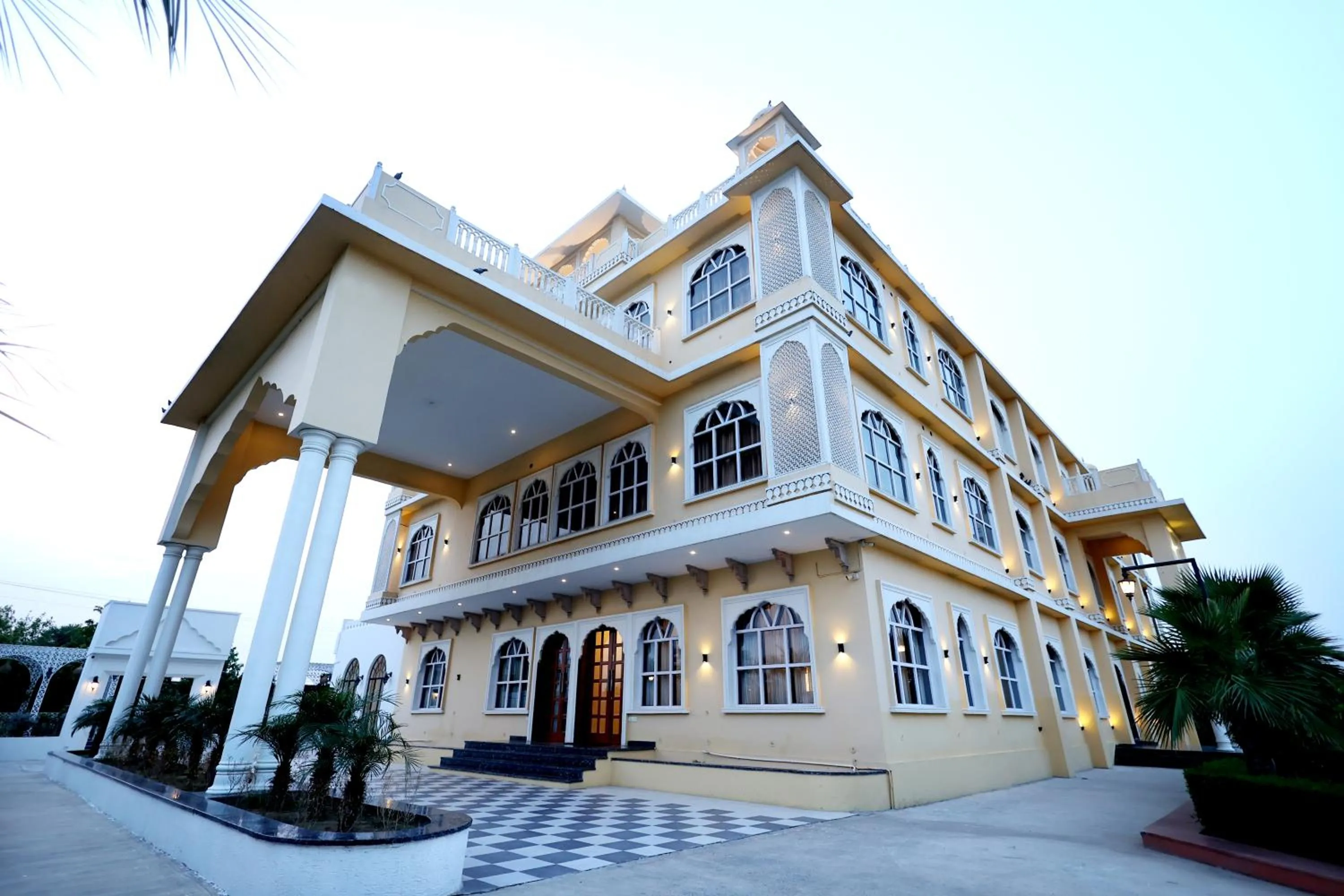 Property building in Hari Mahal Resort