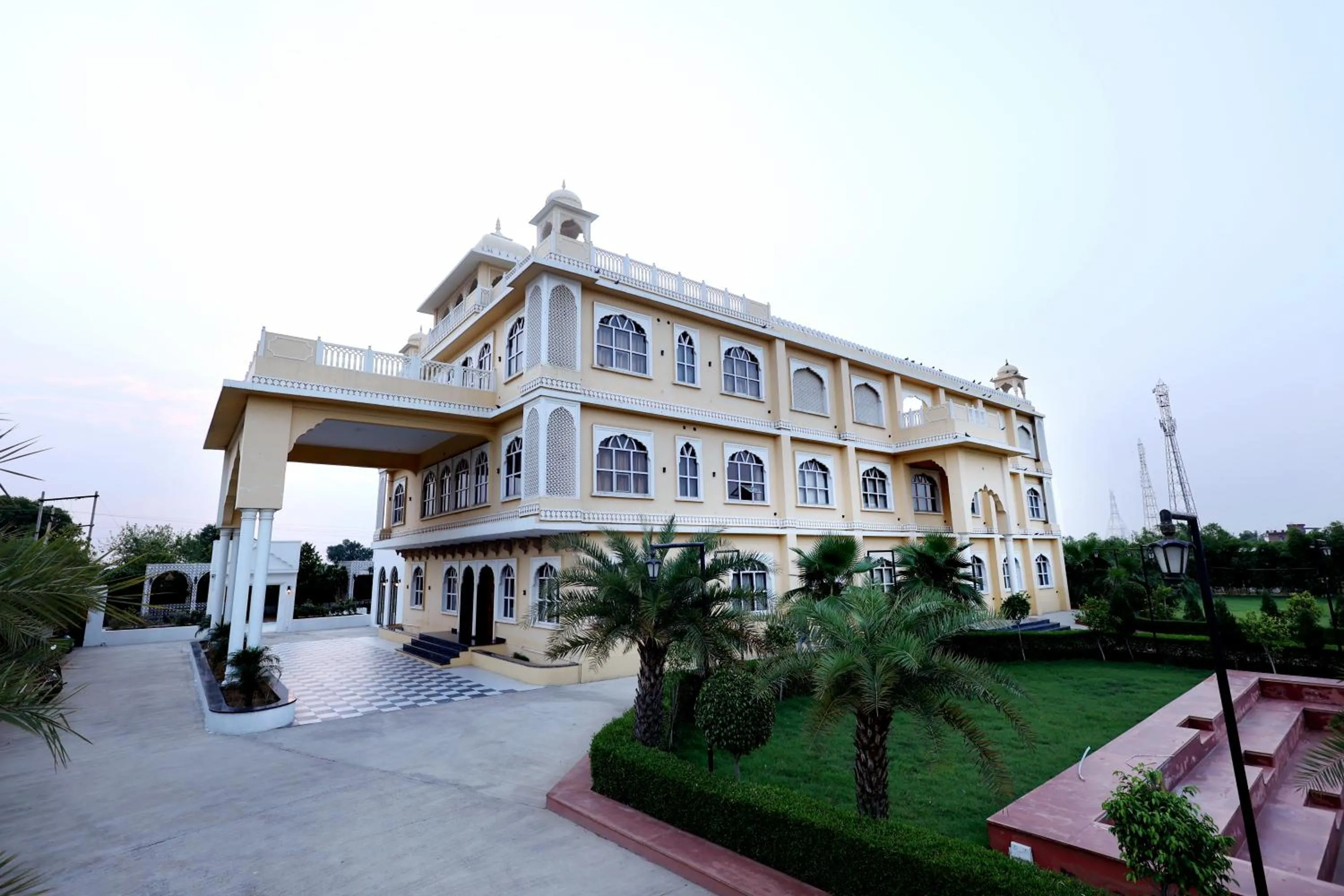 Property building in Hari Mahal Resort