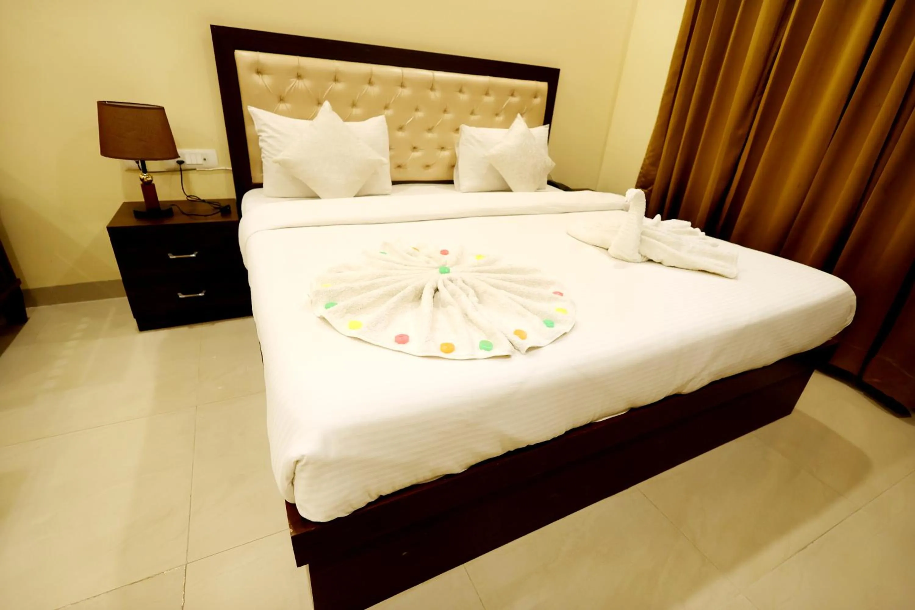 Bedroom, Bed in Hari Mahal Resort