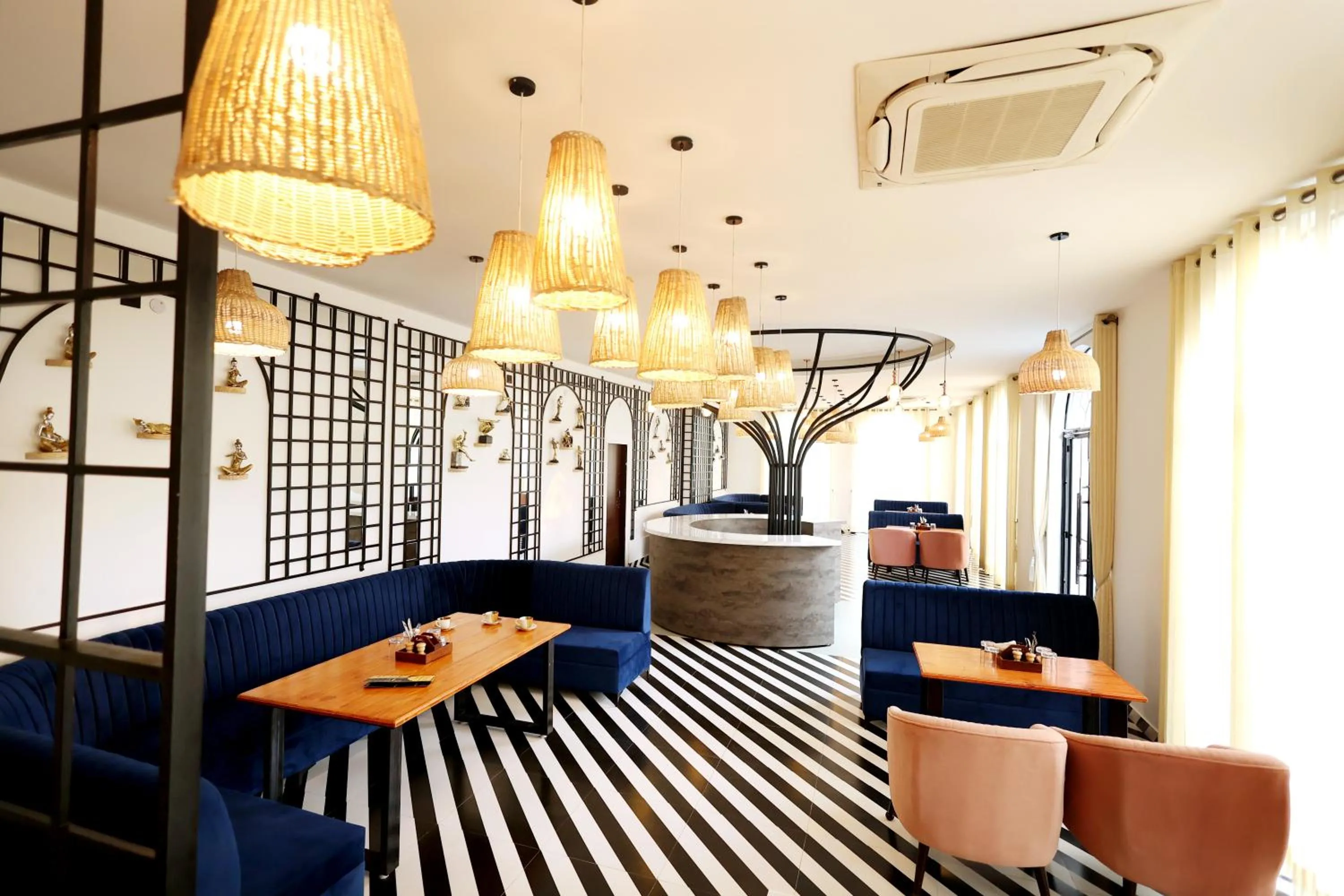 Restaurant/places to eat in Hari Mahal Resort