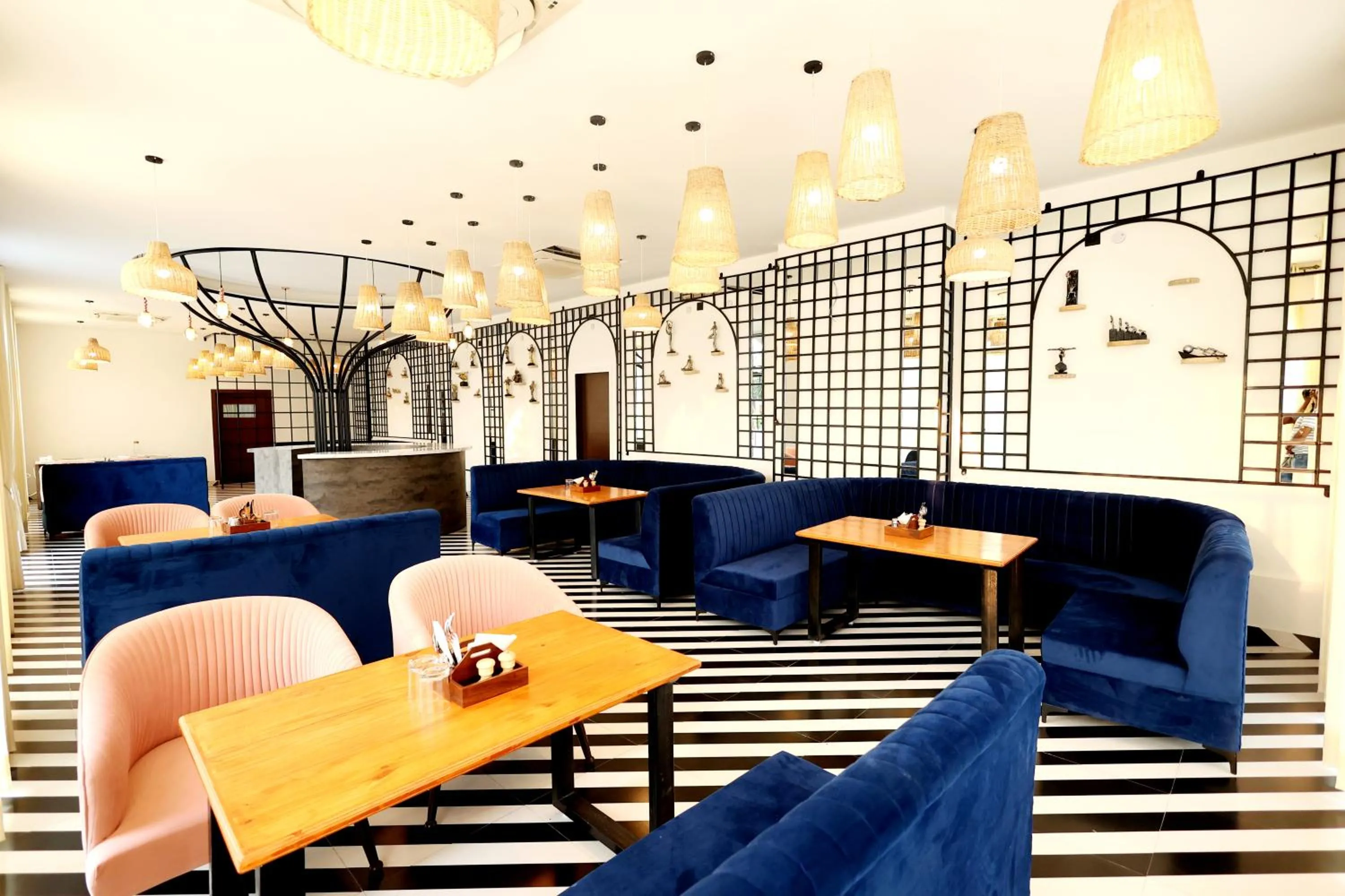 Restaurant/places to eat in Hari Mahal Resort
