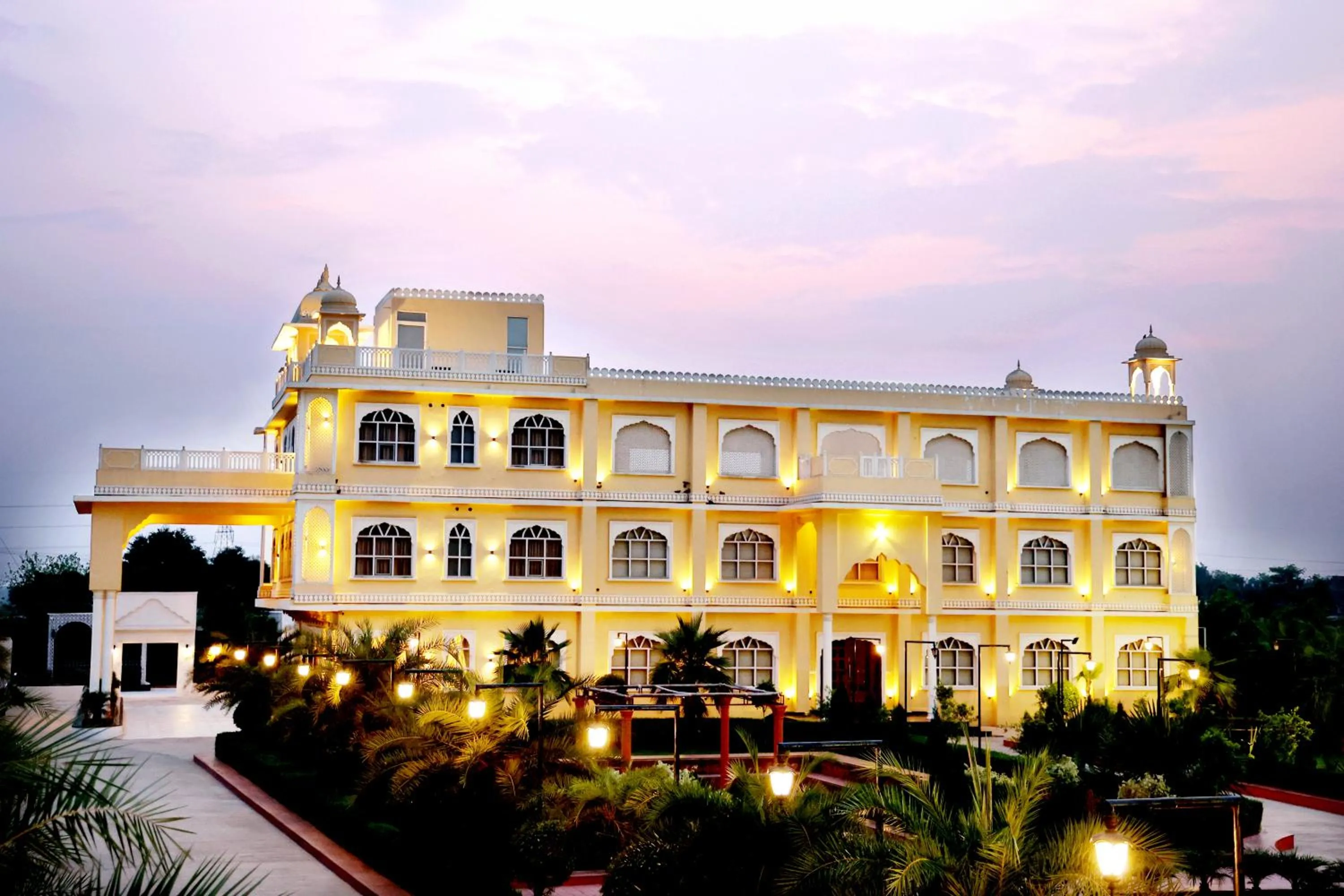 Property building in Hari Mahal Resort