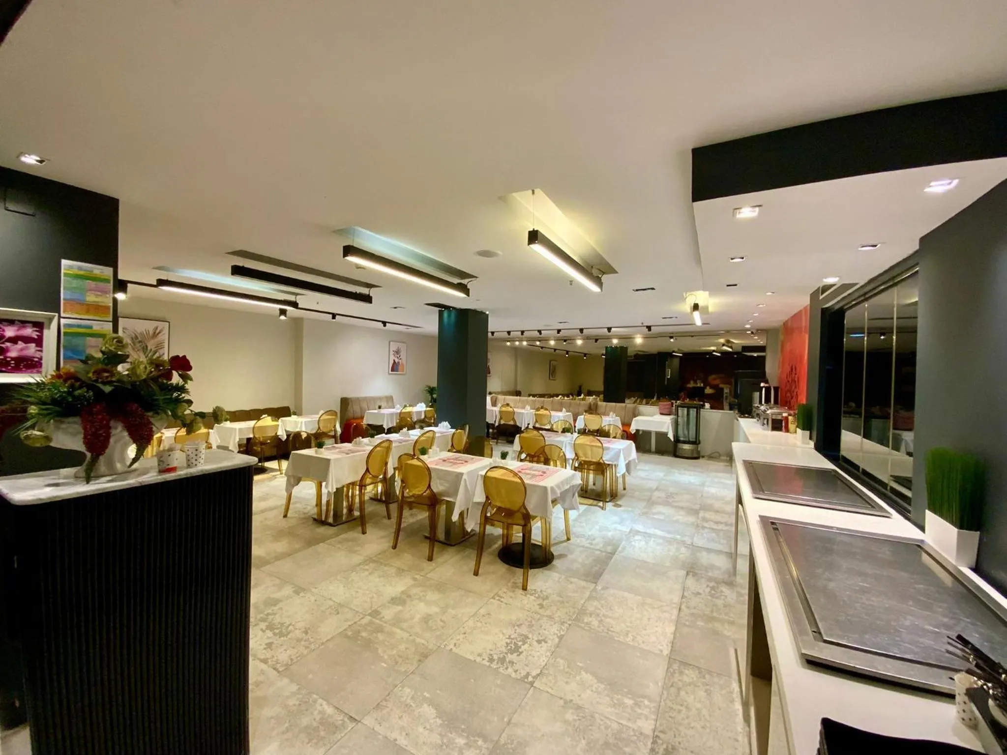 Restaurant/places to eat in The Biancho Hotel Pera