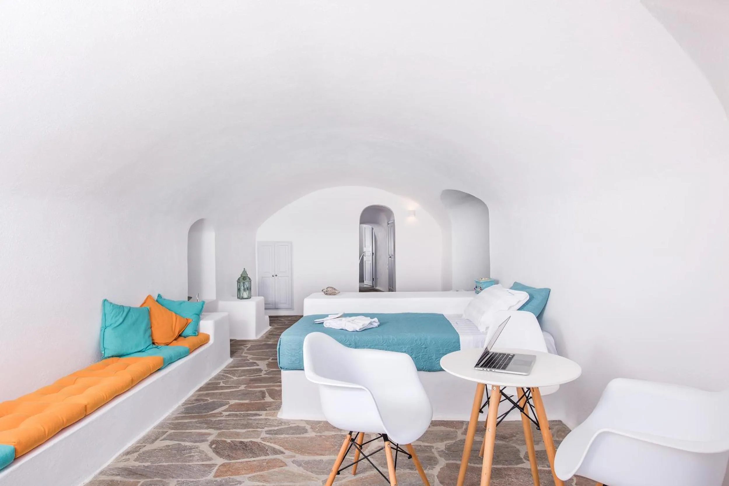 Photo of the whole room in Horizon Aeifos Suites