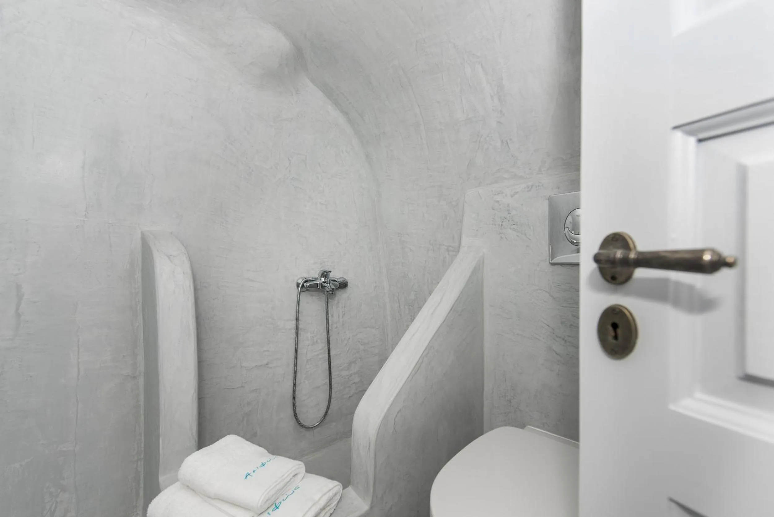 Bathroom in Horizon Aeifos Suites