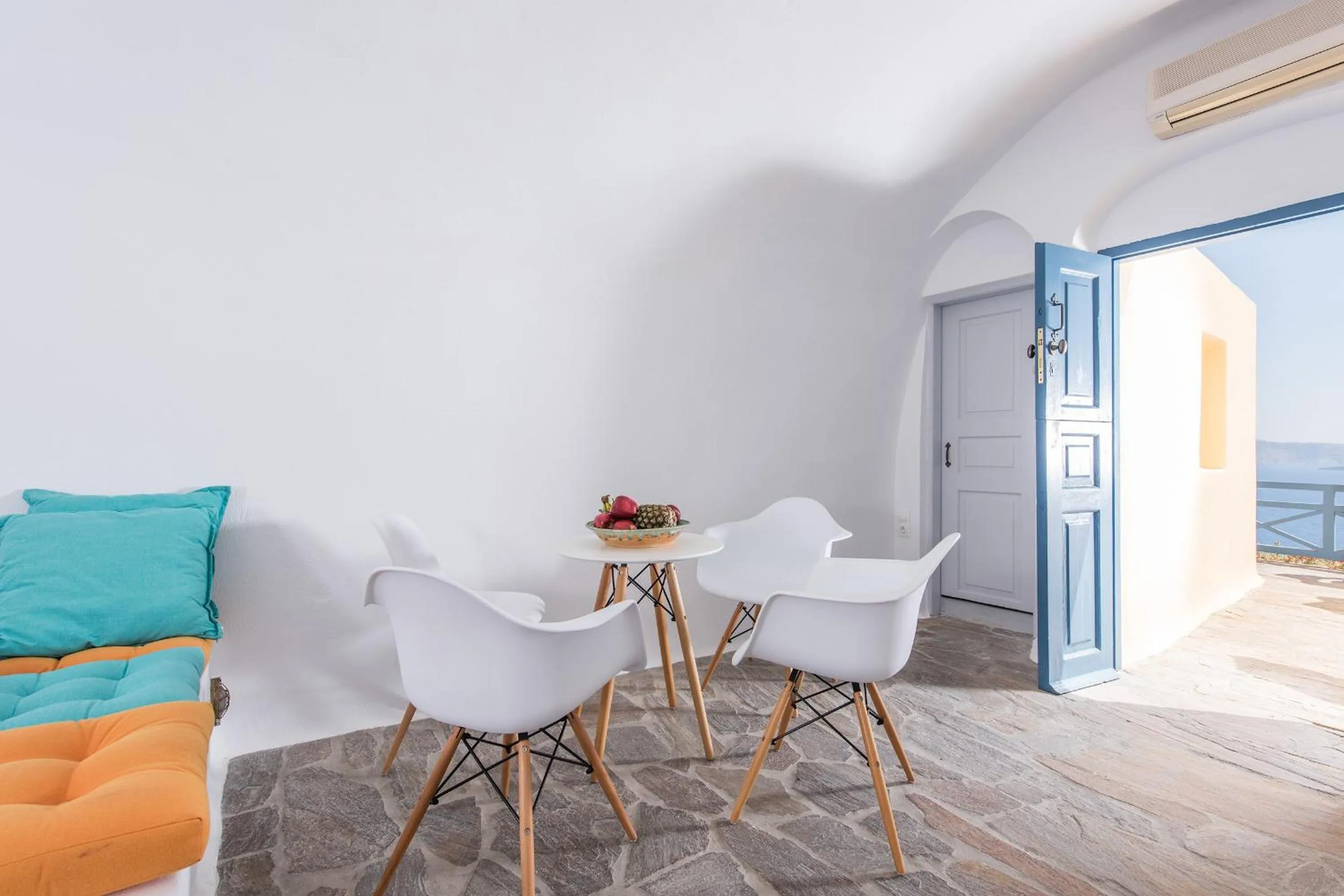 Photo of the whole room in Horizon Aeifos Suites